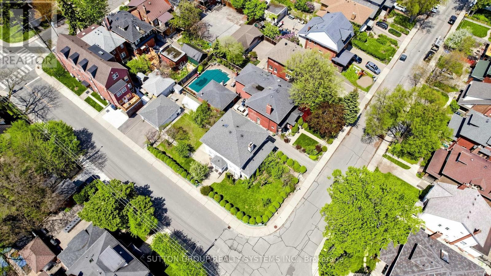 Regal Heights detached on oversized lot with three kitchens and separate-entrance basement 49