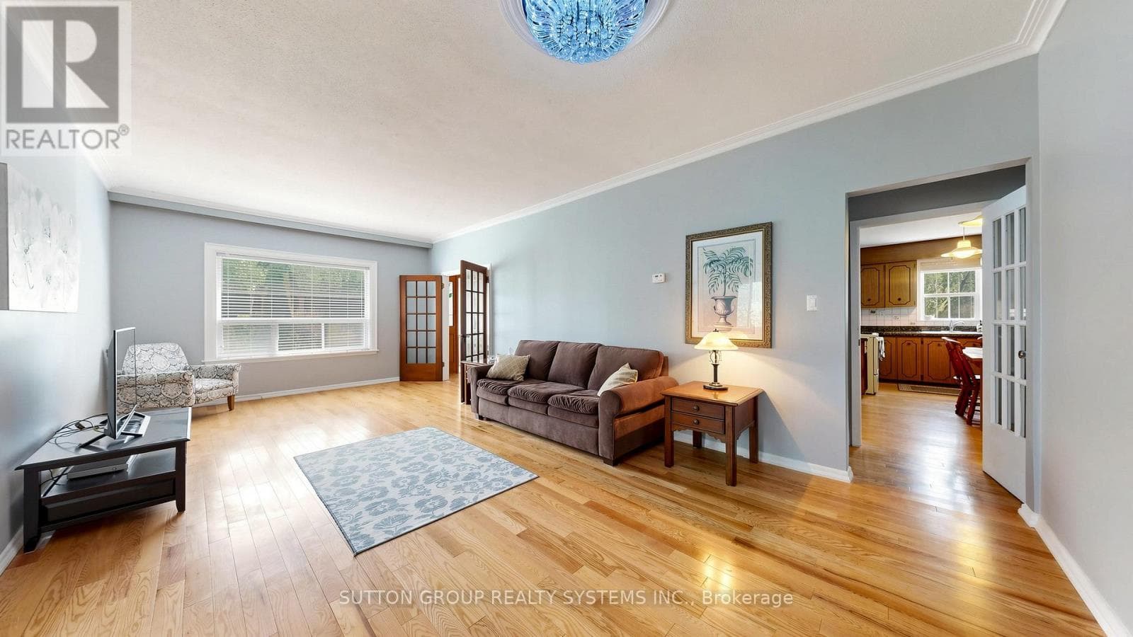 Regal Heights detached on oversized lot with three kitchens and separate-entrance basement 6