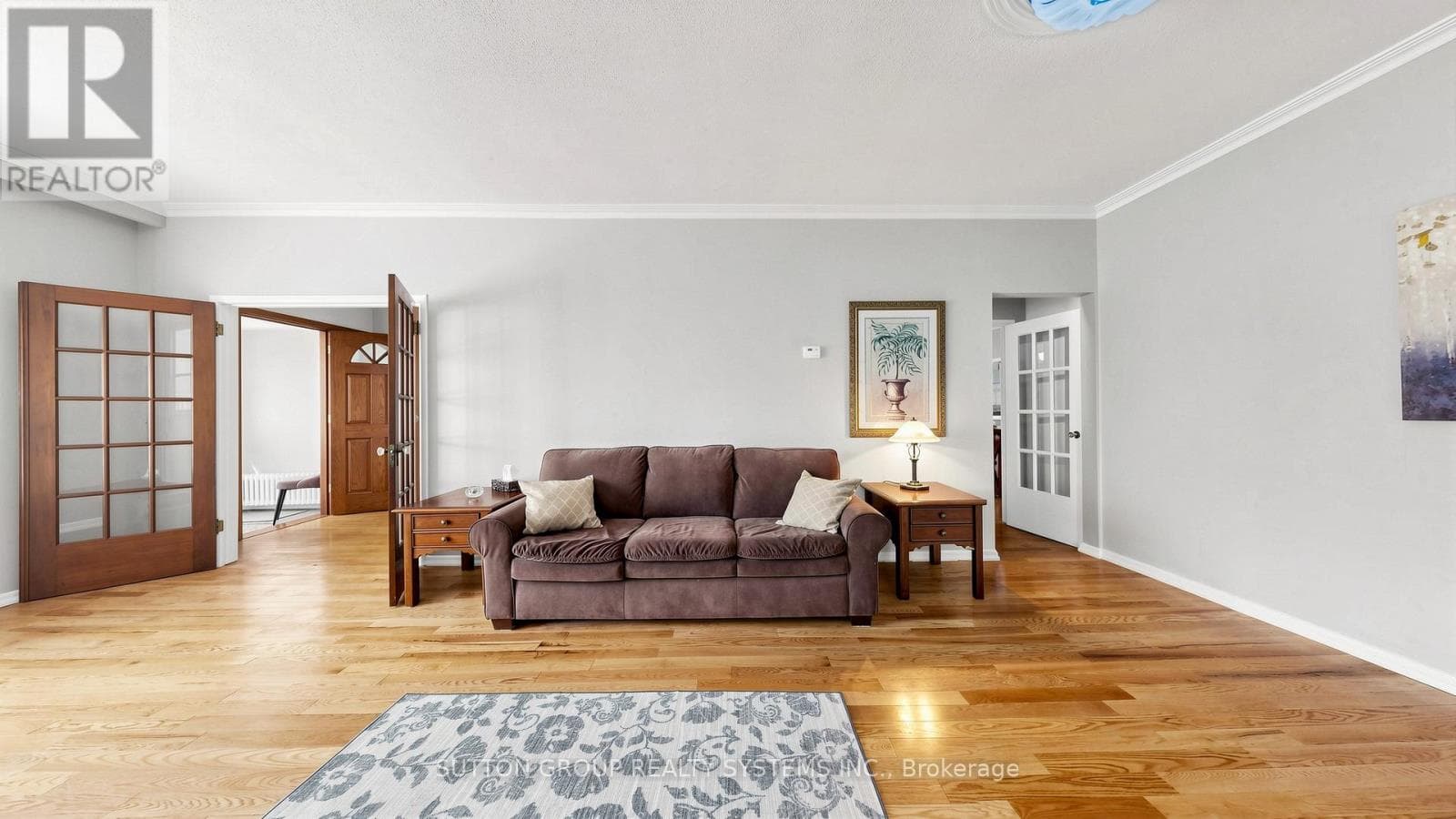 Regal Heights detached on oversized lot with three kitchens and separate-entrance basement 7