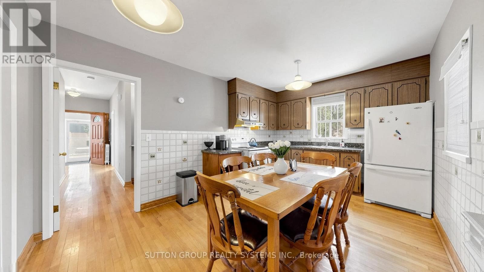 Regal Heights detached on oversized lot with three kitchens and separate-entrance basement 8
