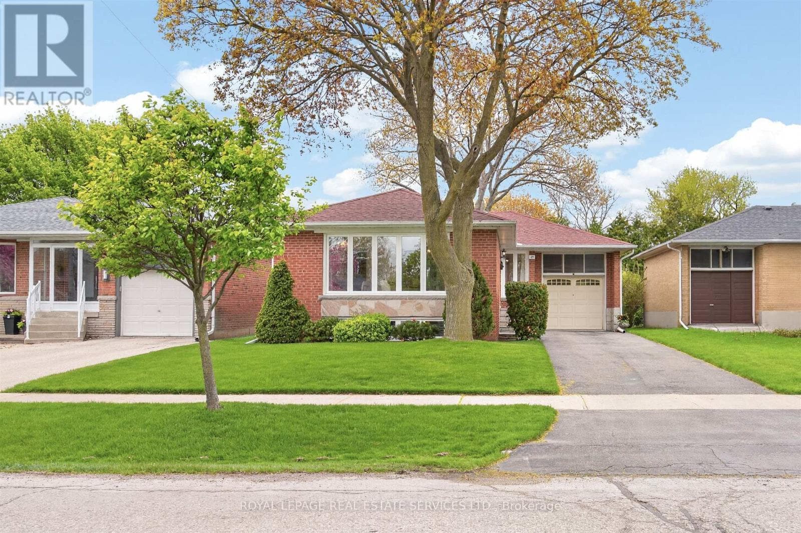 Detached Markland Wood bungalow with side-entrance lower level, listed at $1,099,000