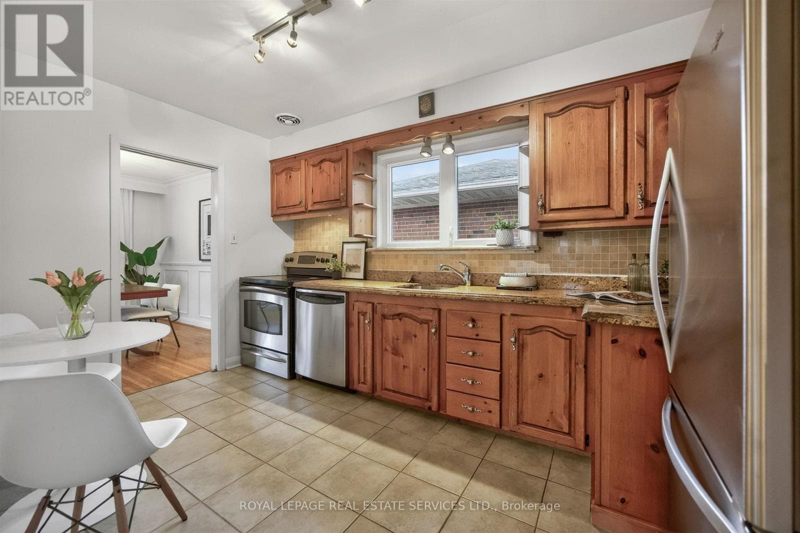 Markland Wood mid-century detached with separate side entrance and in-law suite potential 12
