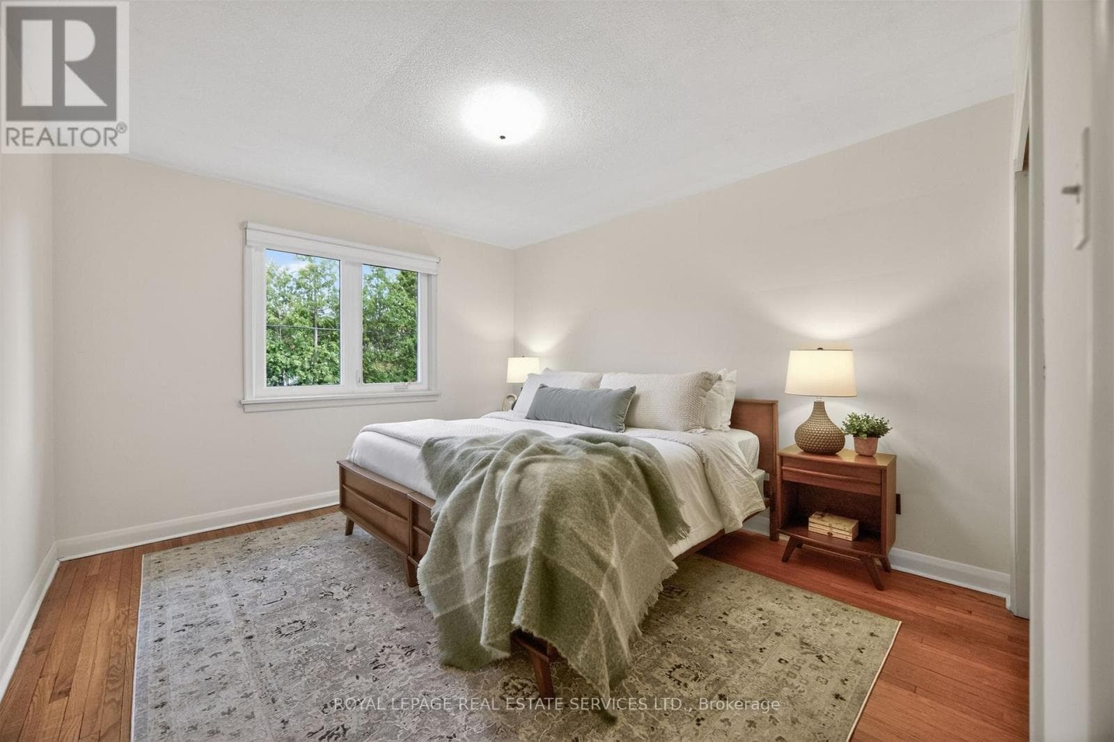 Markland Wood mid-century detached with separate side entrance and in-law suite potential 13