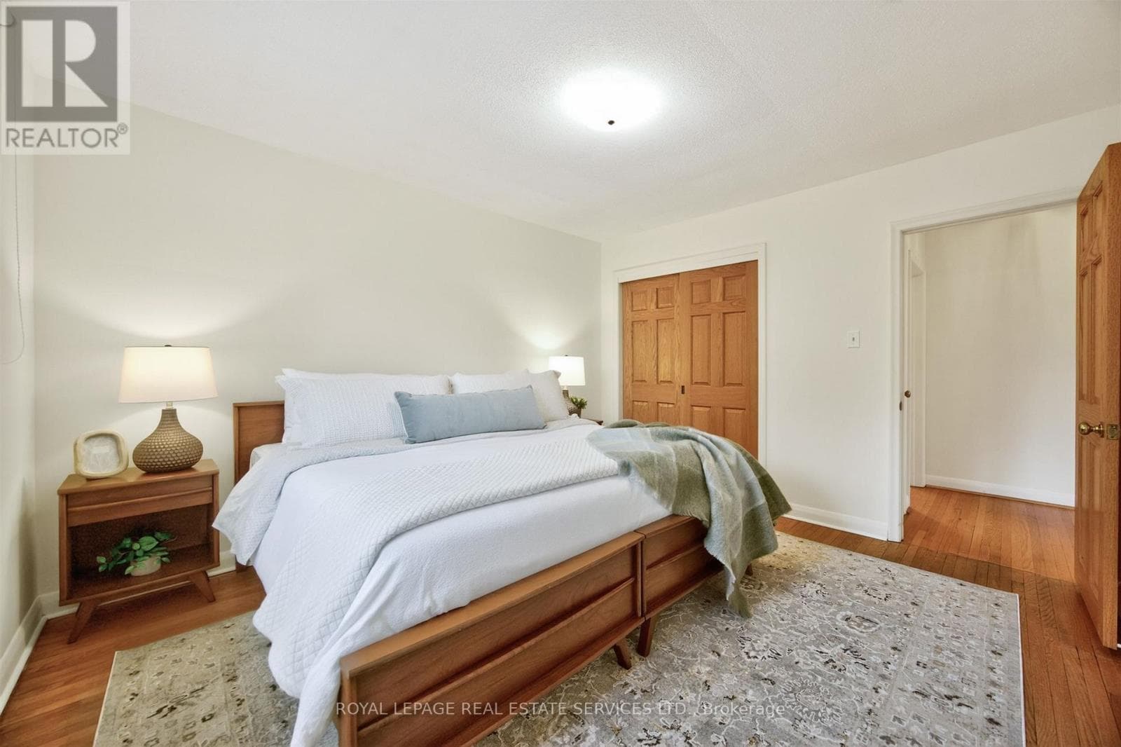 Markland Wood mid-century detached with separate side entrance and in-law suite potential 14
