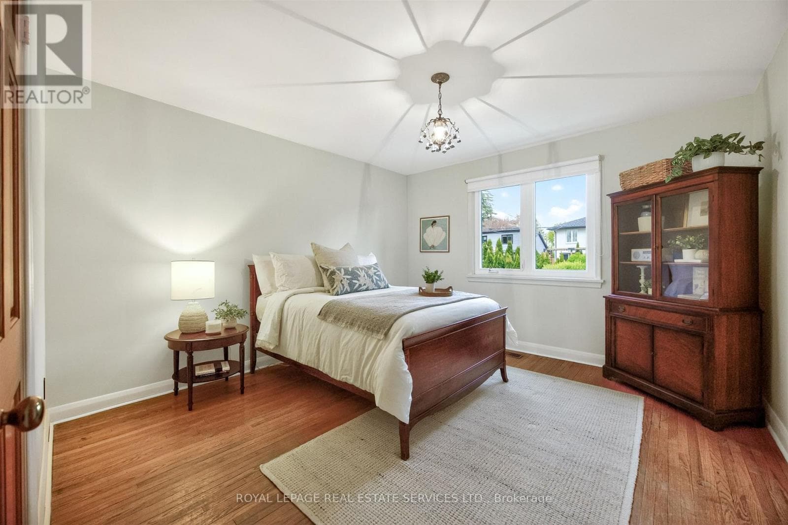Markland Wood mid-century detached with separate side entrance and in-law suite potential 15