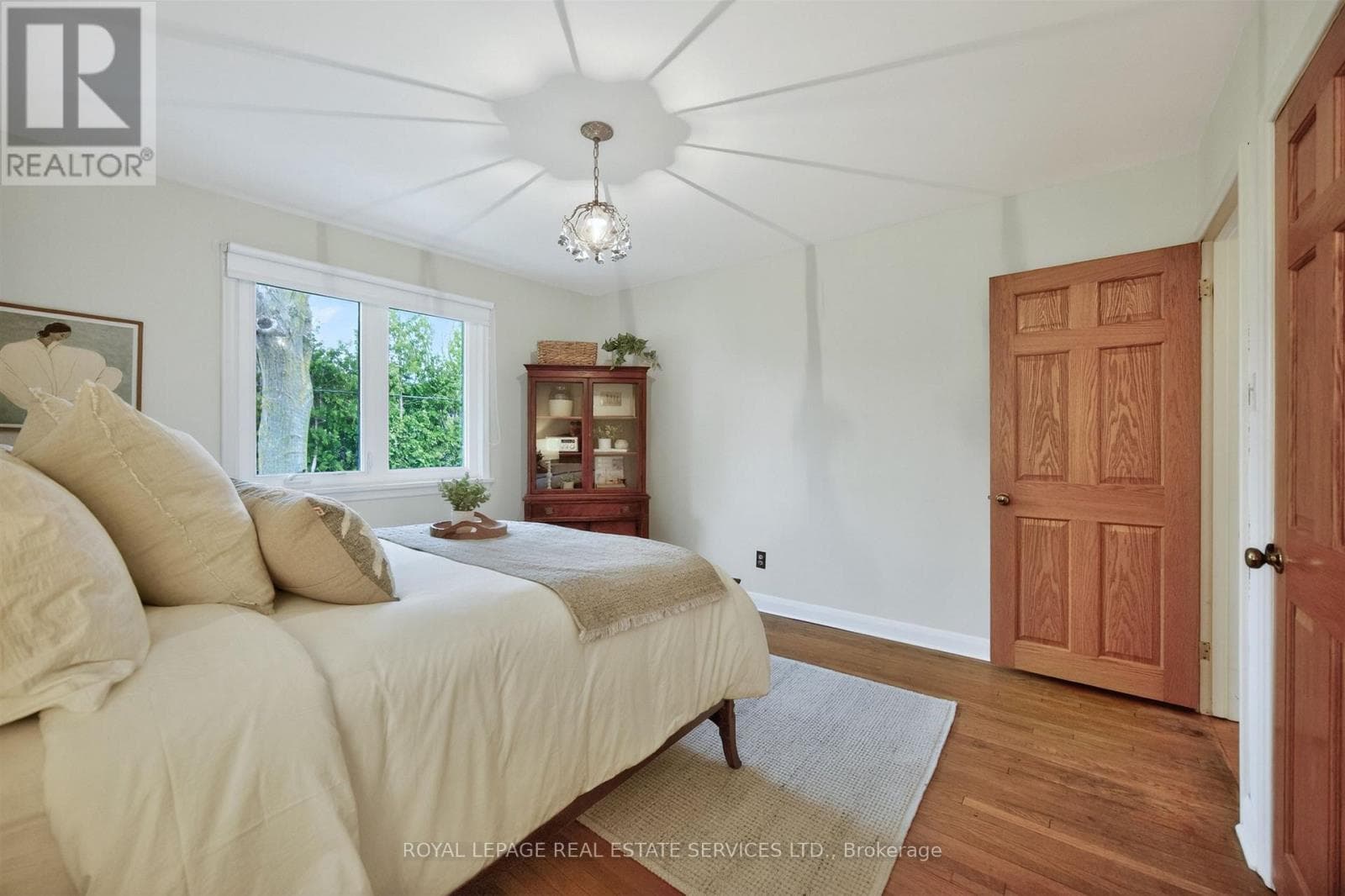 Markland Wood mid-century detached with separate side entrance and in-law suite potential 16