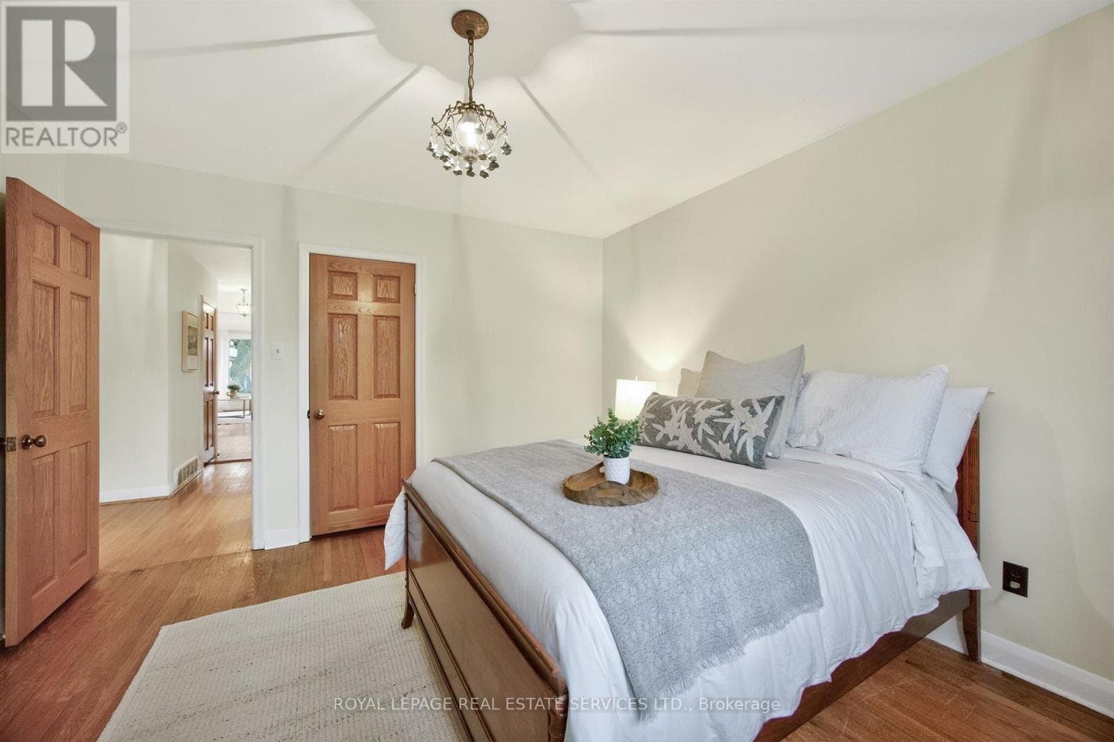 Markland Wood mid-century detached with separate side entrance and in-law suite potential 17
