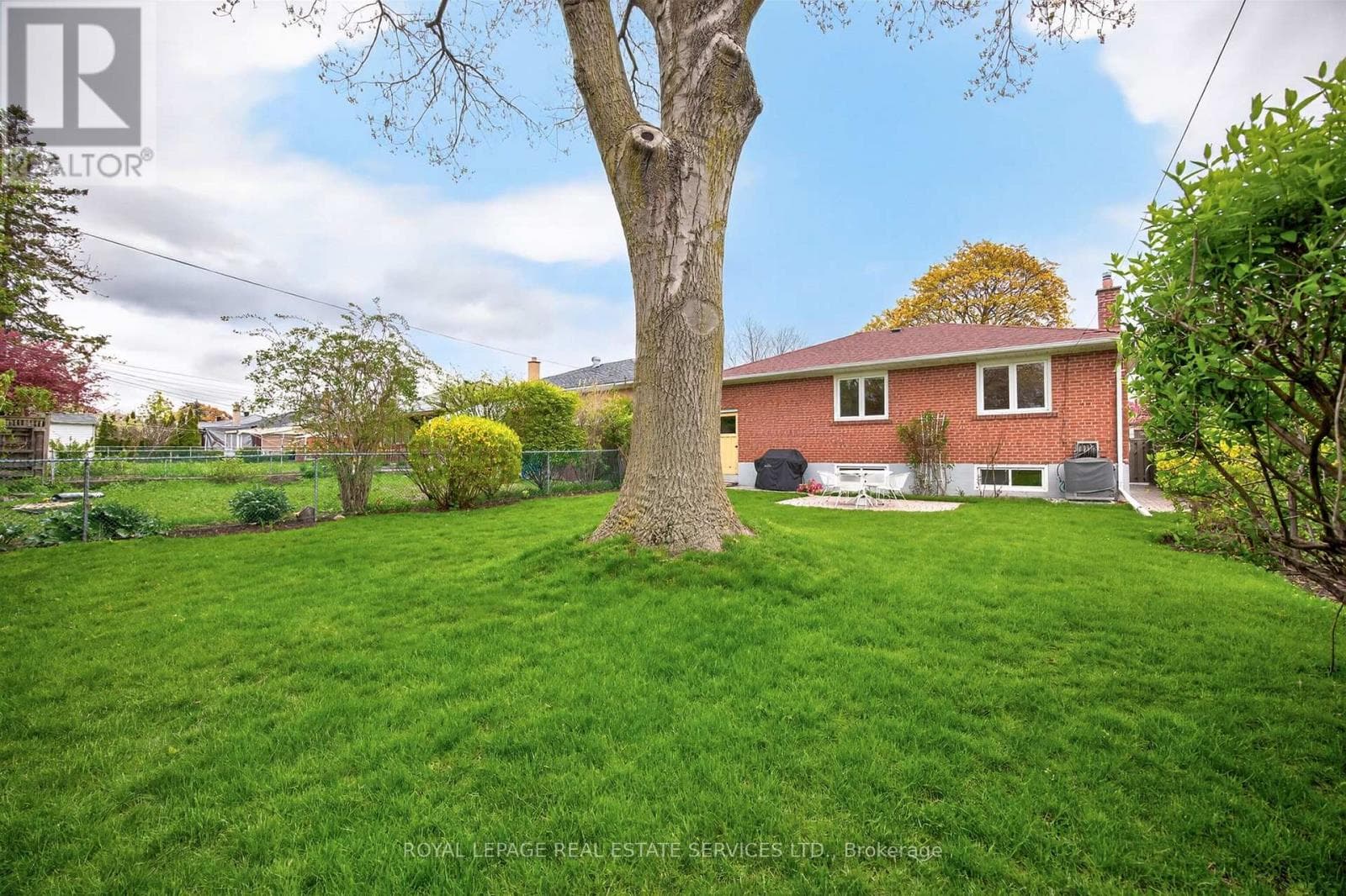 Markland Wood mid-century detached with separate side entrance and in-law suite potential 2