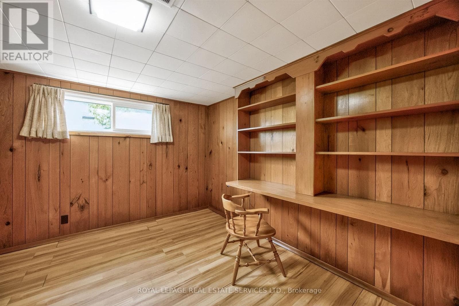 Markland Wood mid-century detached with separate side entrance and in-law suite potential 25