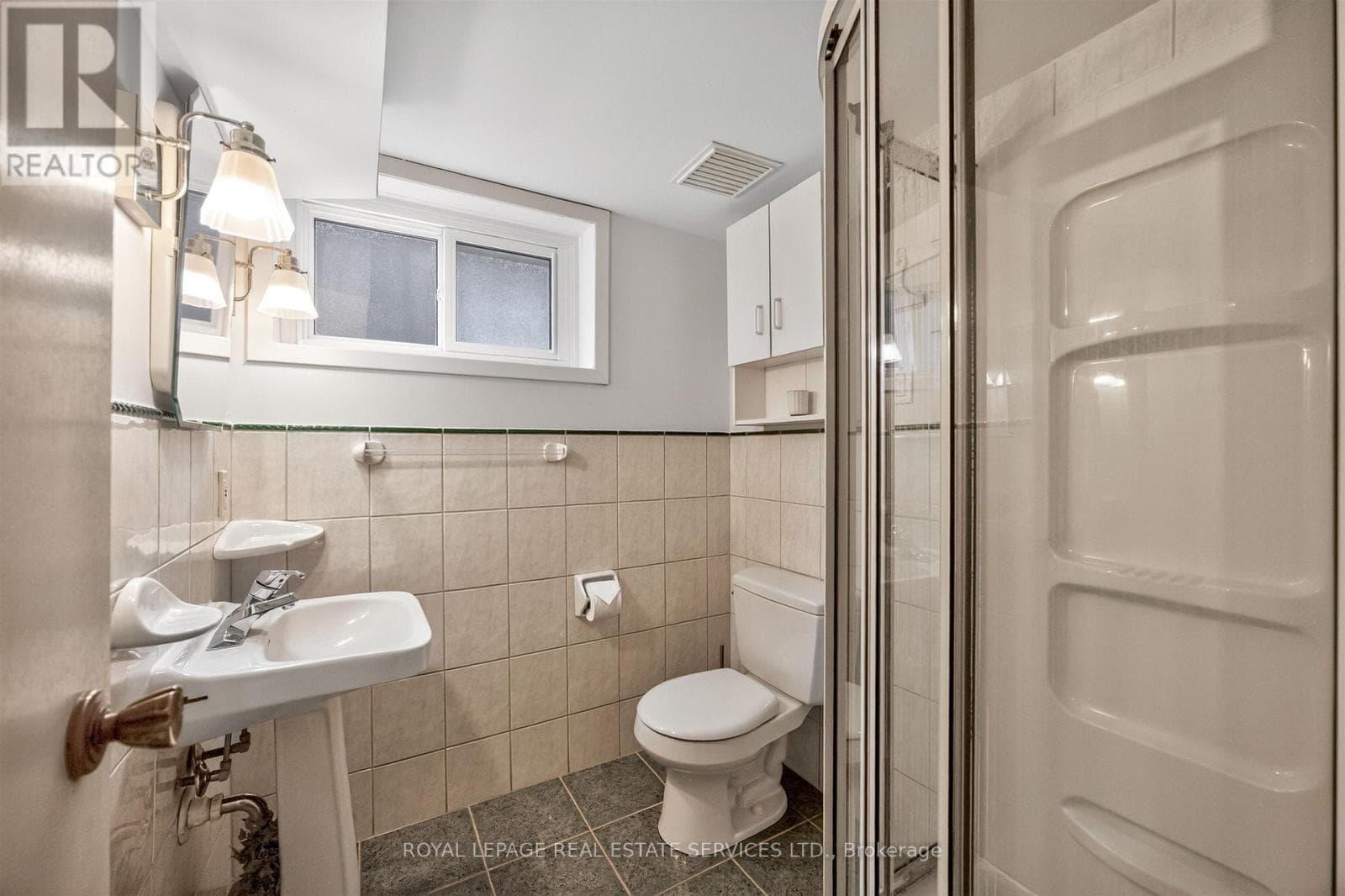 Markland Wood mid-century detached with separate side entrance and in-law suite potential 26