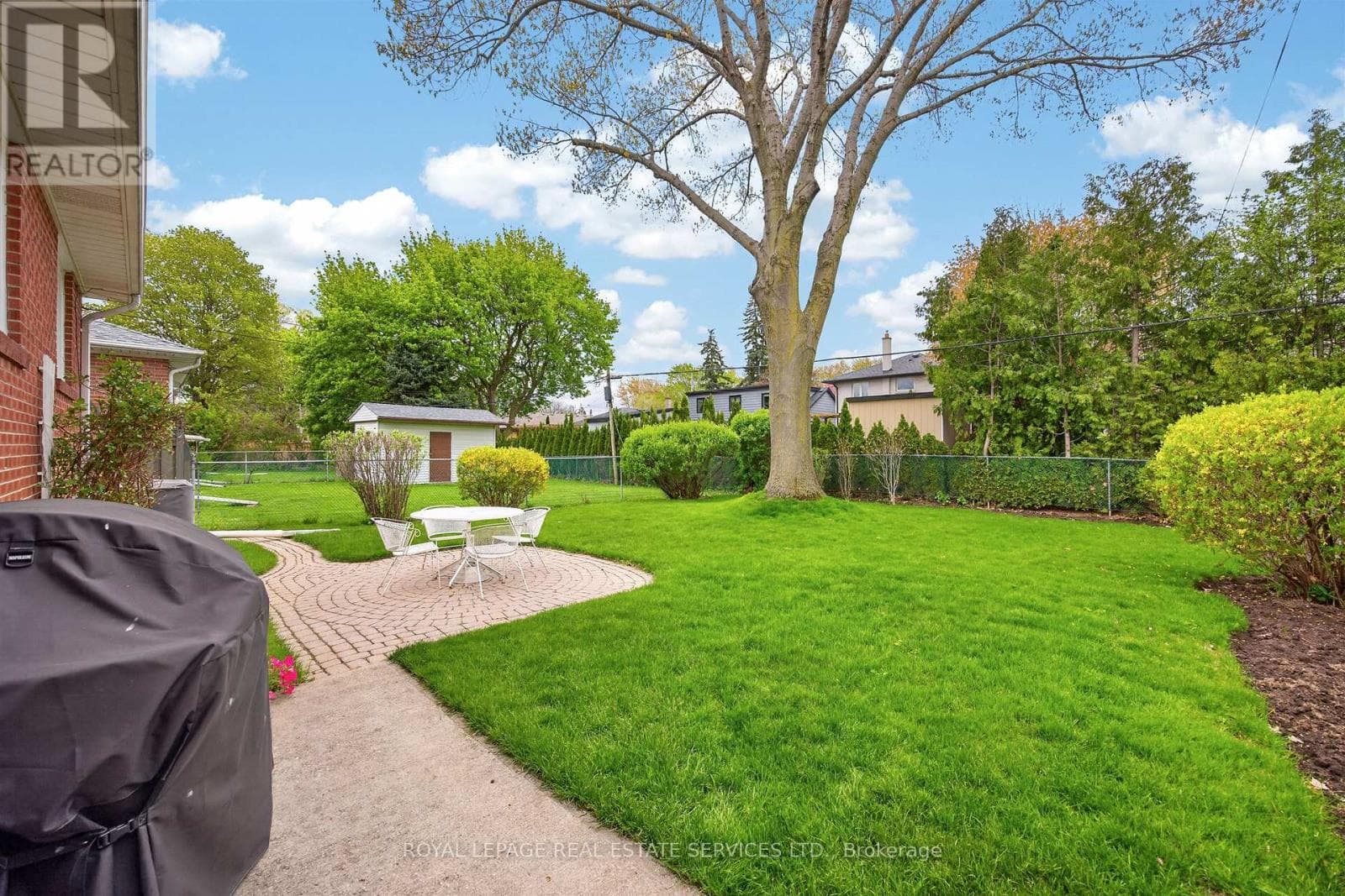 Markland Wood mid-century detached with separate side entrance and in-law suite potential 29