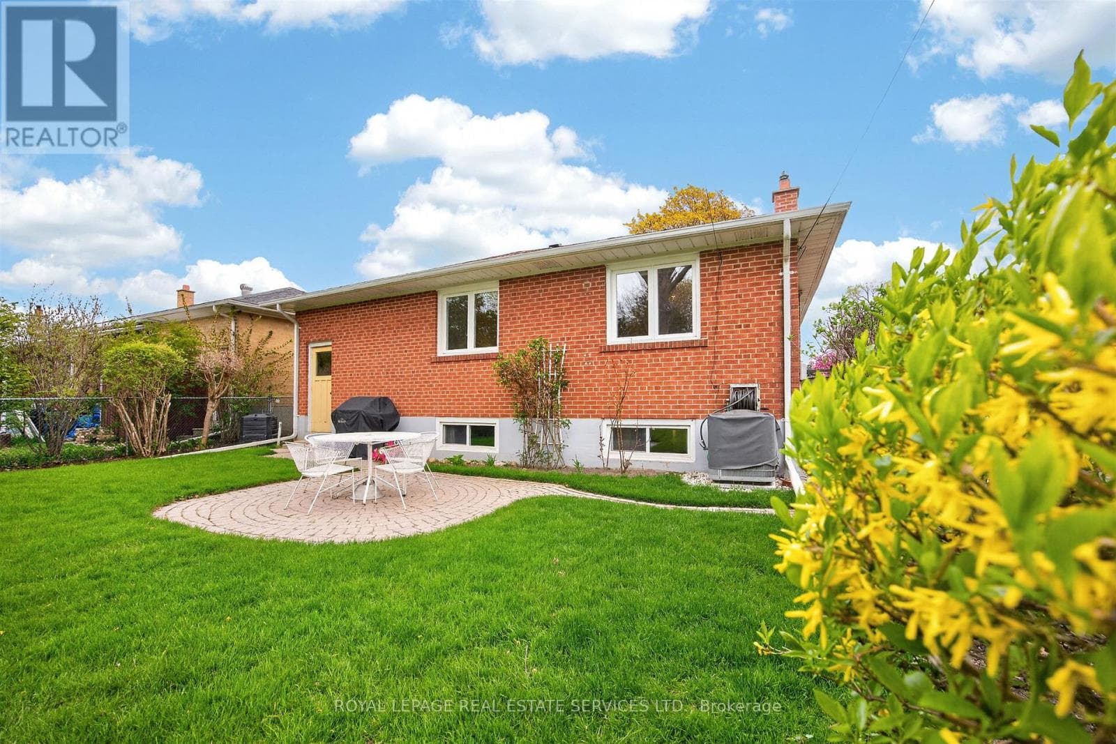 Markland Wood mid-century detached with separate side entrance and in-law suite potential 32