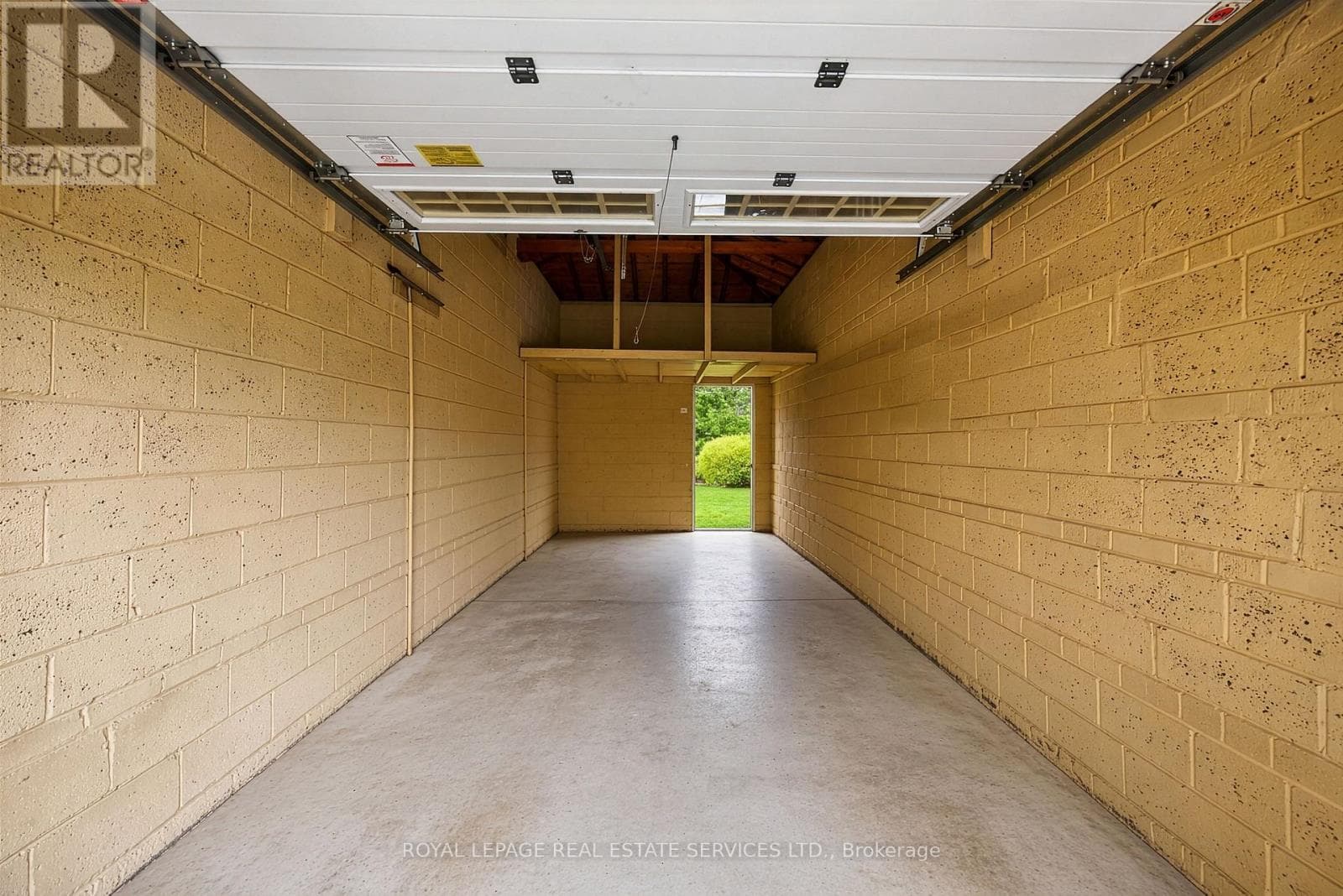 Markland Wood mid-century detached with separate side entrance and in-law suite potential 33