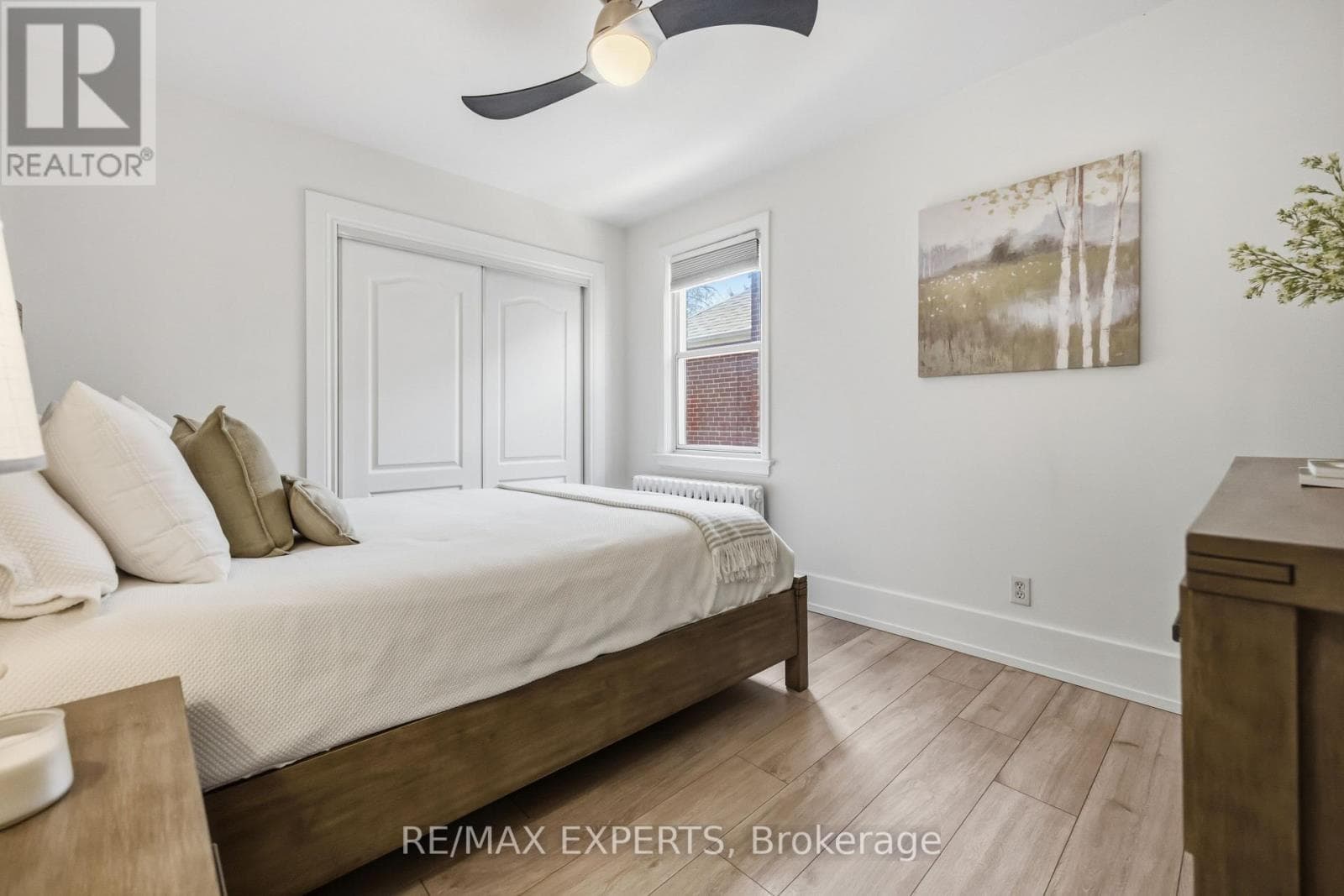 Renovated Birchcliffe bungalow with tenanted lower suite and separate side entrance 15