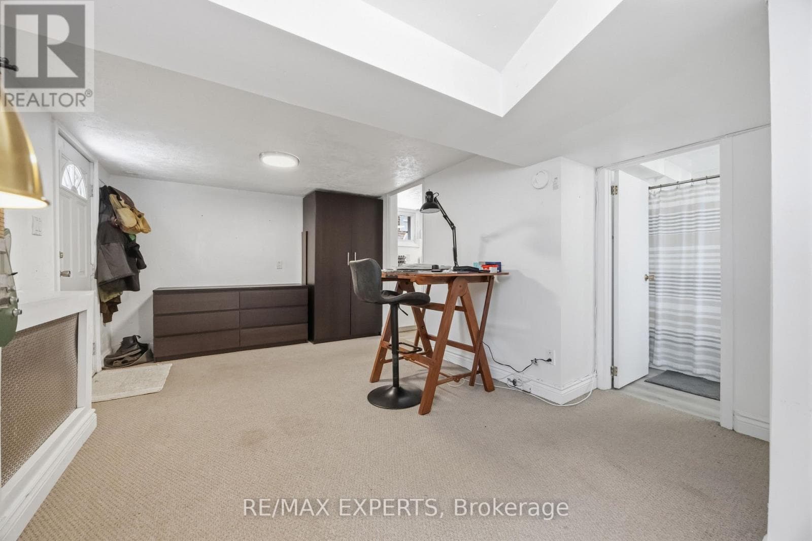 Renovated Birchcliffe bungalow with tenanted lower suite and separate side entrance 17