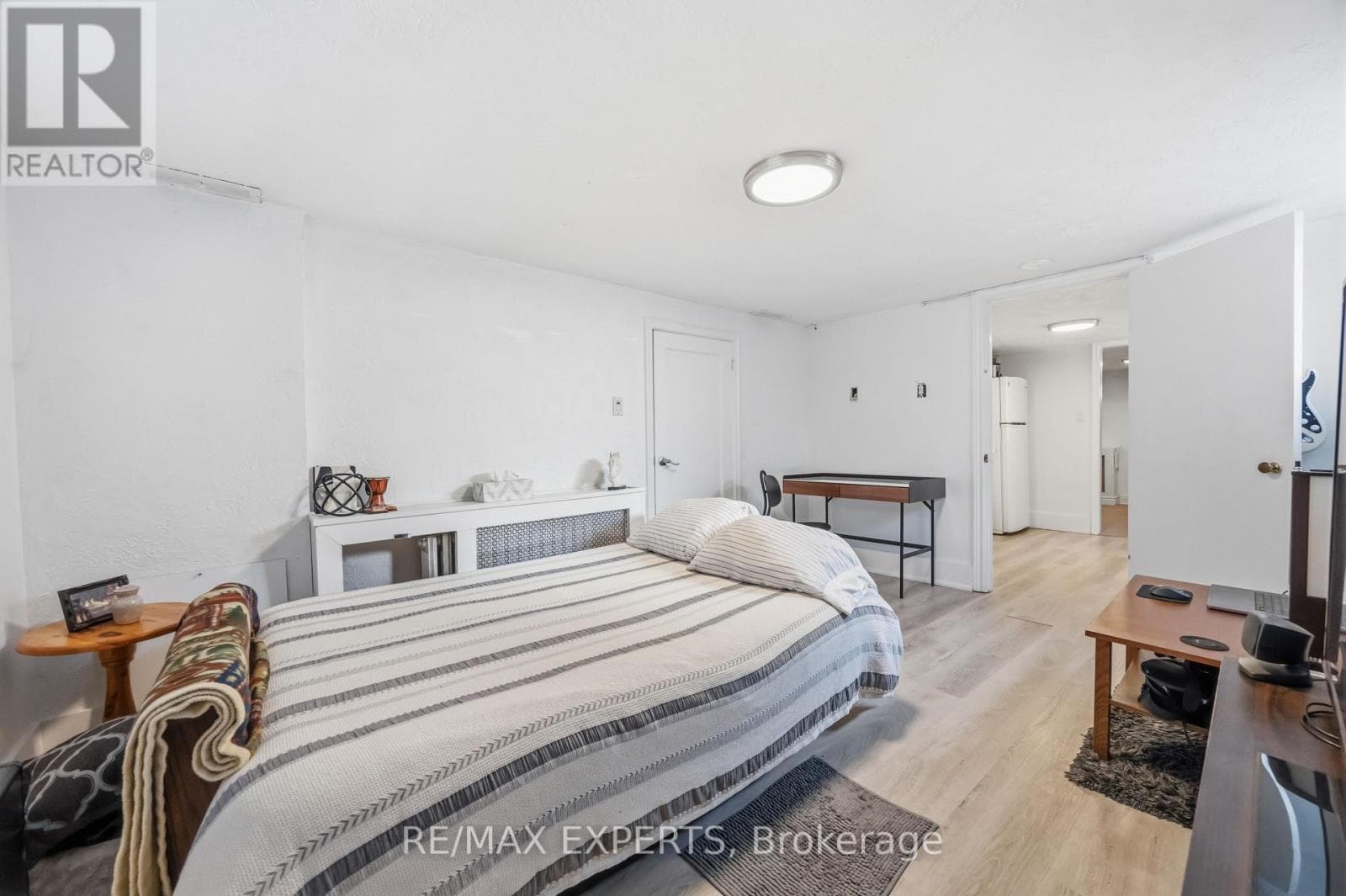 Renovated Birchcliffe bungalow with tenanted lower suite and separate side entrance 21