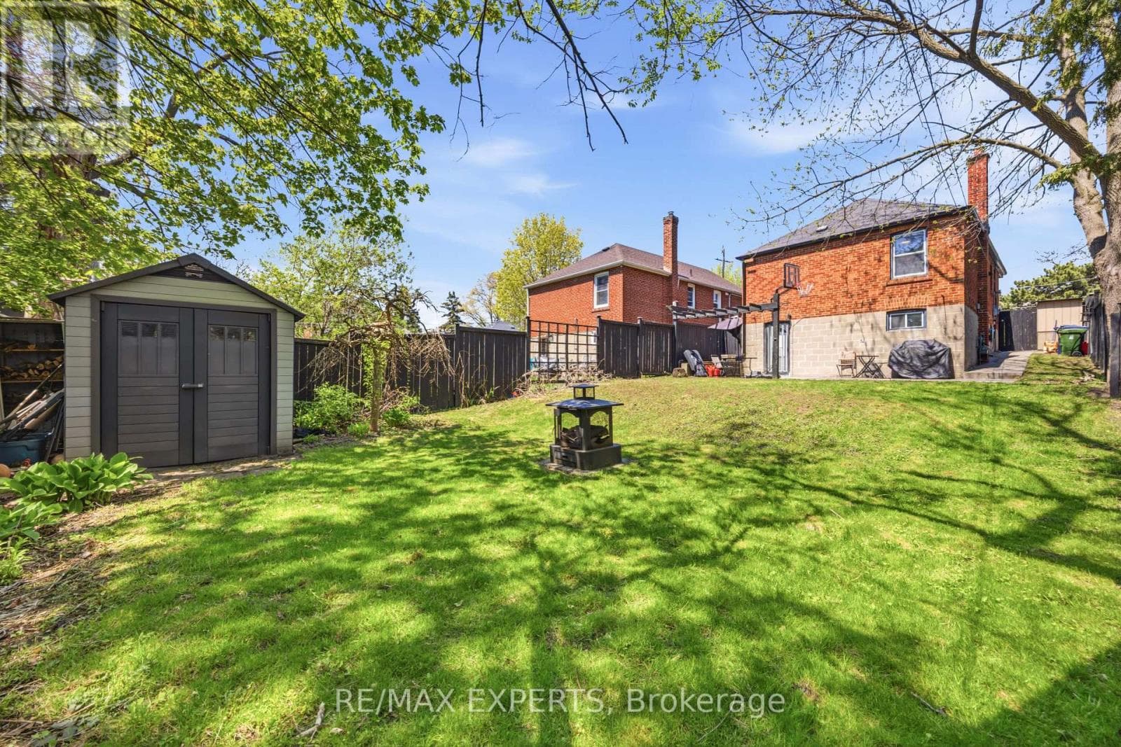 Renovated Birchcliffe bungalow with tenanted lower suite and separate side entrance 25