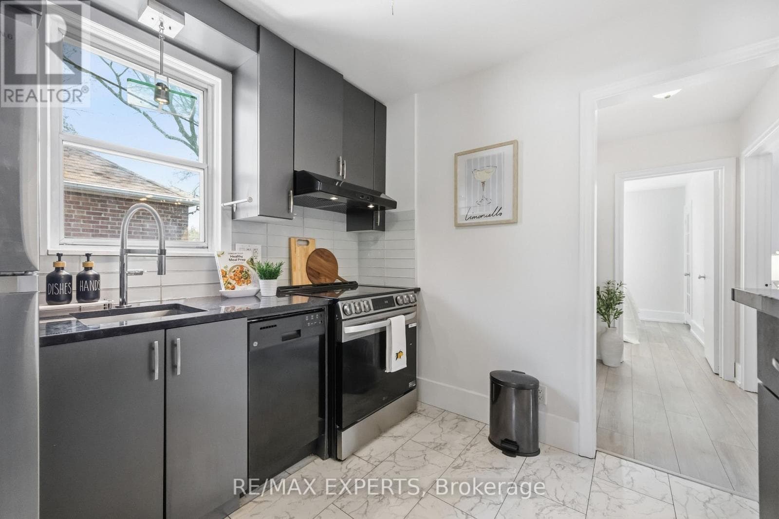 Renovated Birchcliffe bungalow with tenanted lower suite and separate side entrance 9