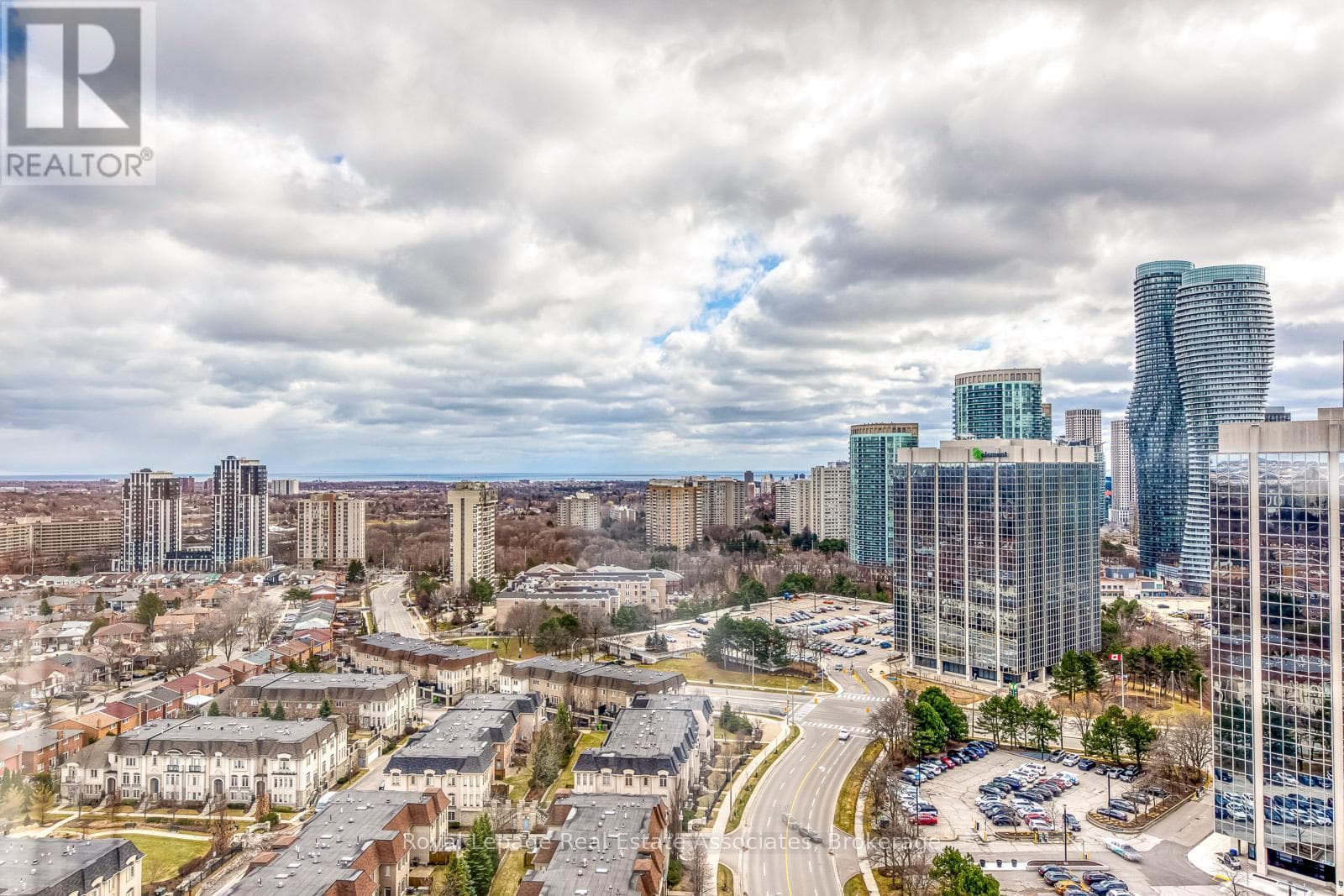 Chelsea Towers penthouse in Mississauga City Centre, steps to future Hurontario LRT 30