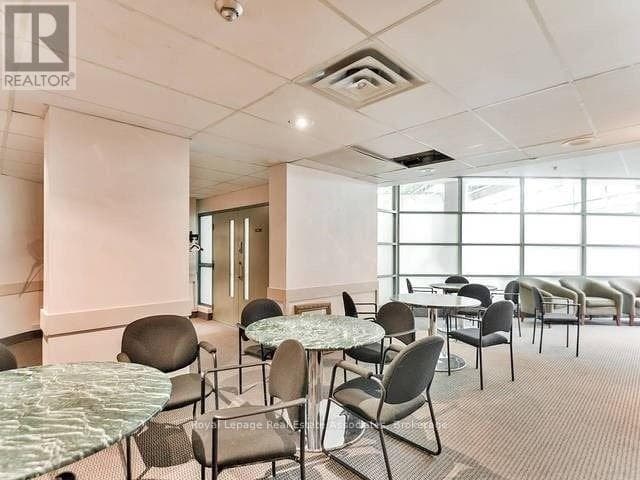 Chelsea Towers penthouse in Mississauga City Centre, steps to future Hurontario LRT 32