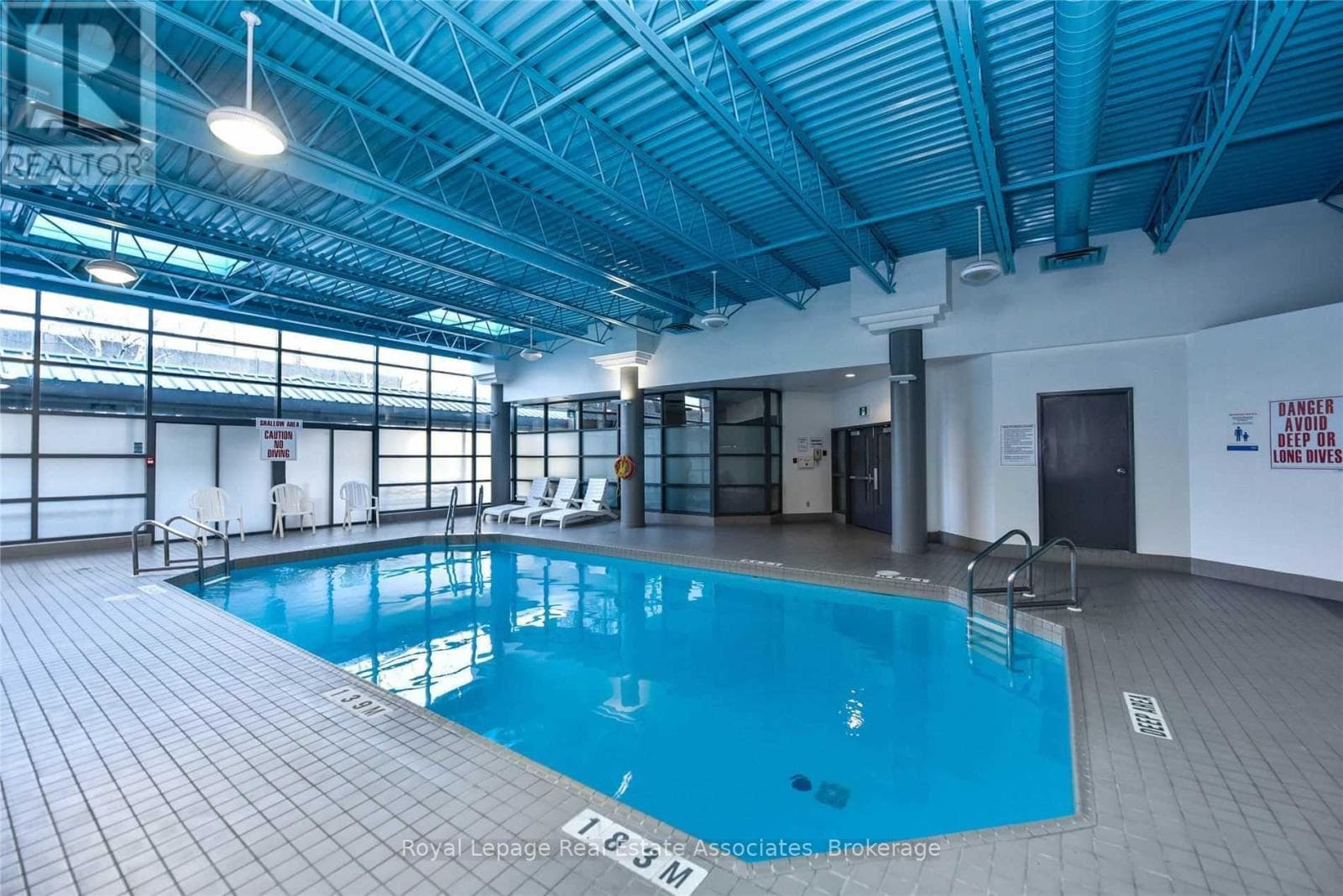 Chelsea Towers penthouse in Mississauga City Centre, steps to future Hurontario LRT 33