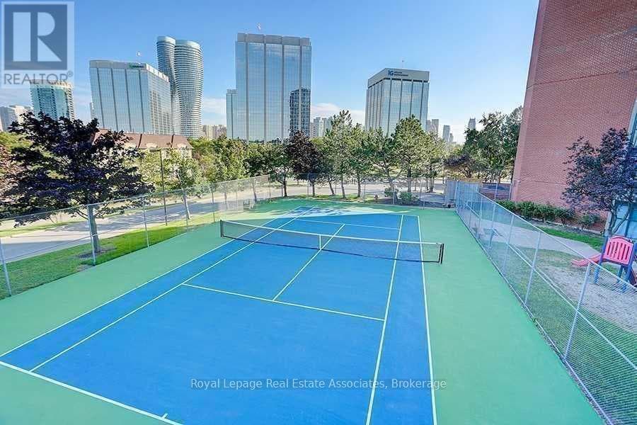 Chelsea Towers penthouse in Mississauga City Centre, steps to future Hurontario LRT 34