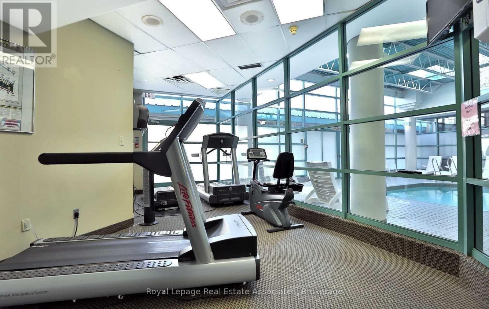 Chelsea Towers penthouse in Mississauga City Centre, steps to future Hurontario LRT 36