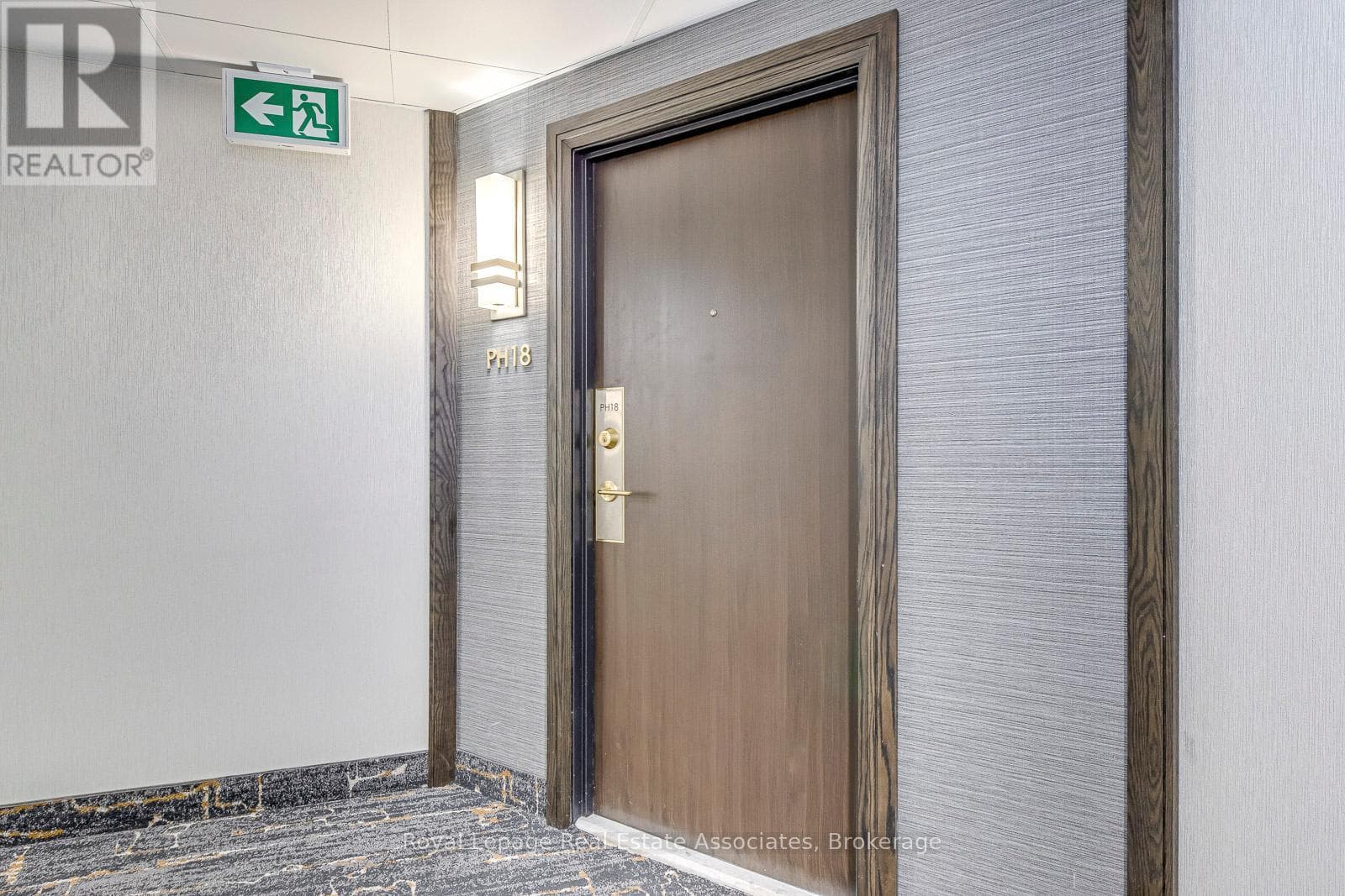Chelsea Towers penthouse in Mississauga City Centre, steps to future Hurontario LRT 6