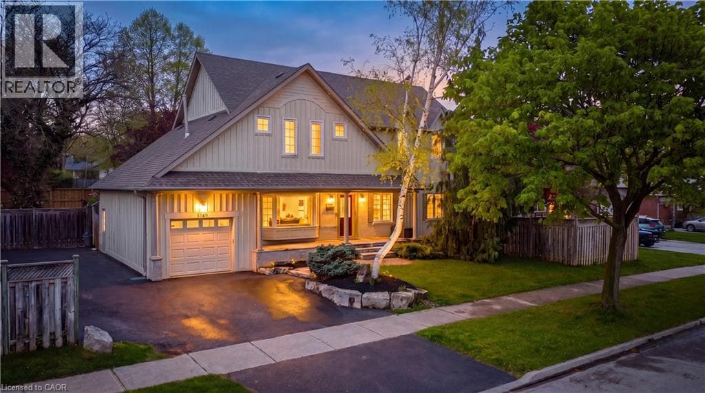 Elizabeth Gardens 4+1 detached with in-law suite potential and rare 3rd-storey expansion structure