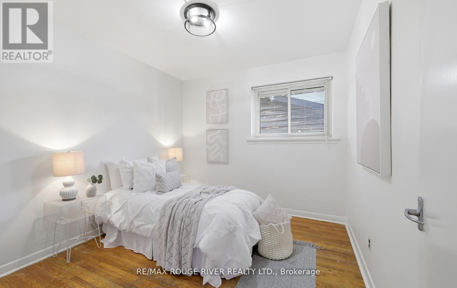 Updated Woburn bungalow with separate side entrance and finished basement on 40 x 100 lot 10
