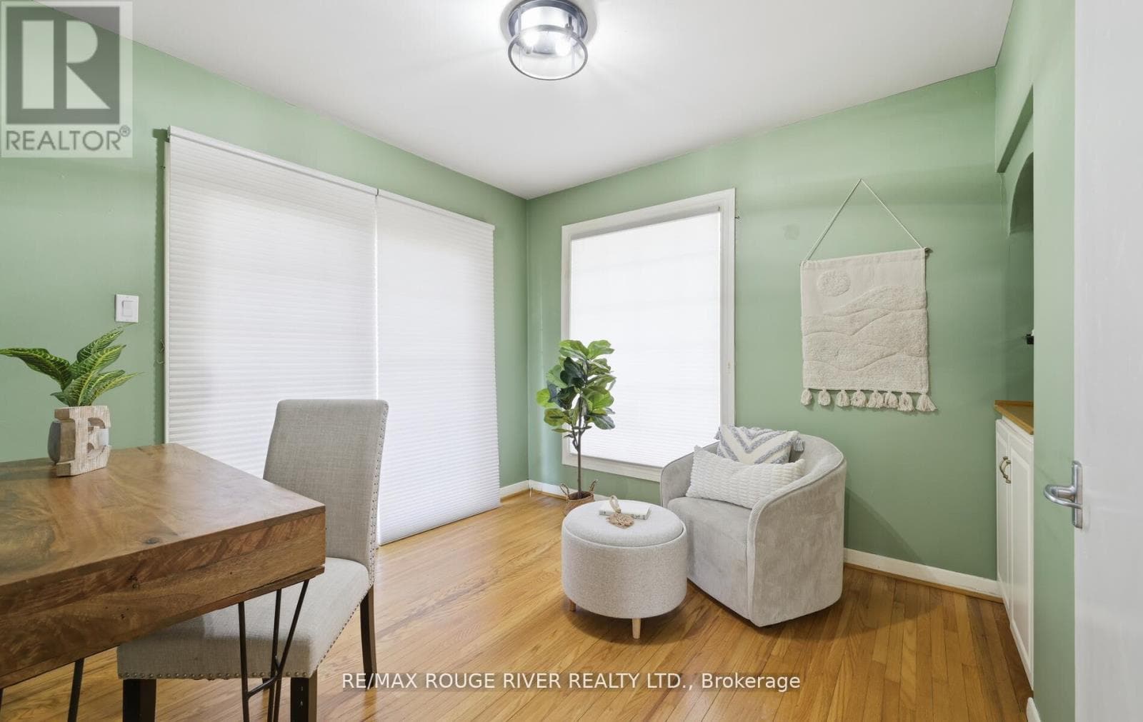 Updated Woburn bungalow with separate side entrance and finished basement on 40 x 100 lot 14