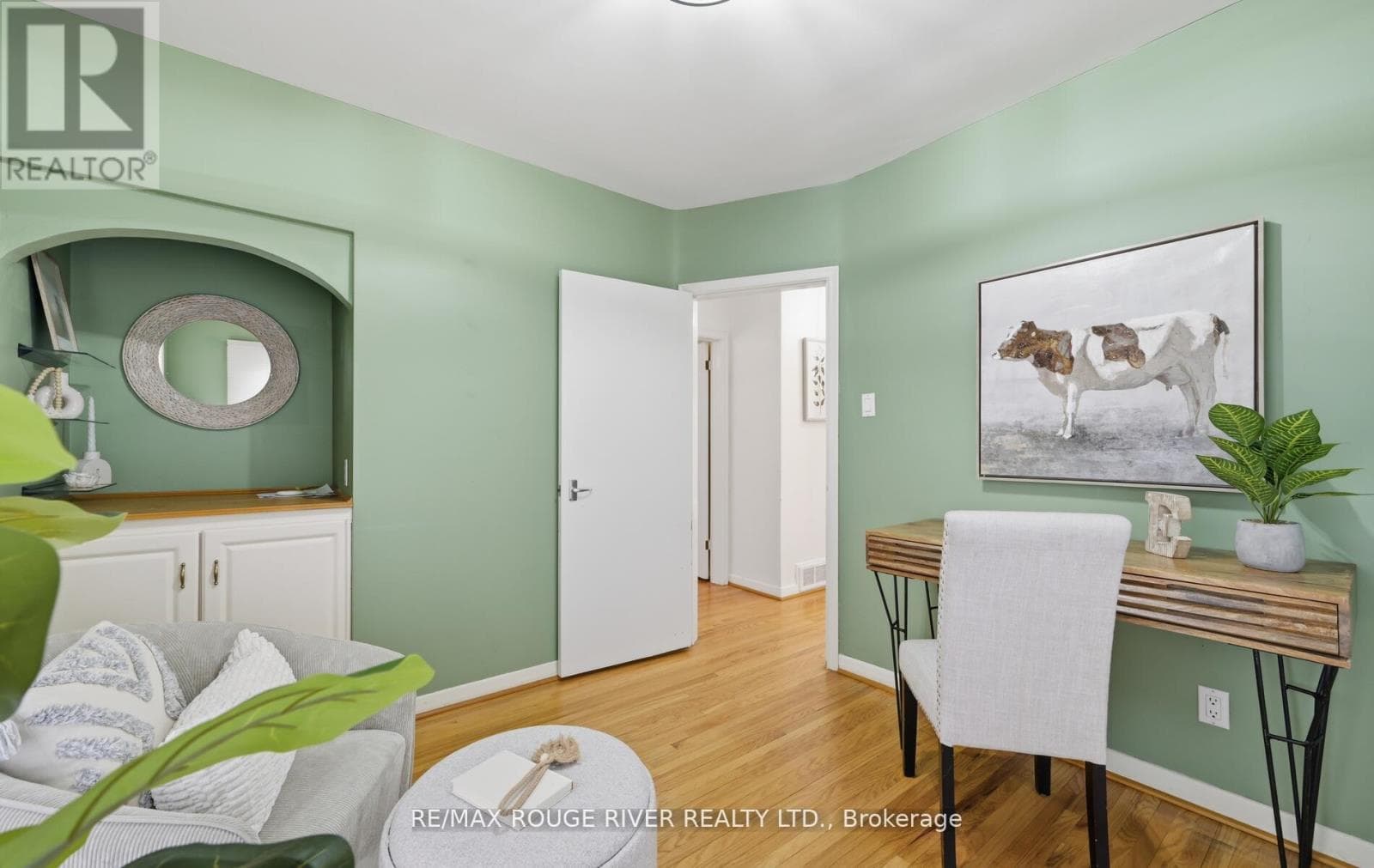 Updated Woburn bungalow with separate side entrance and finished basement on 40 x 100 lot 15