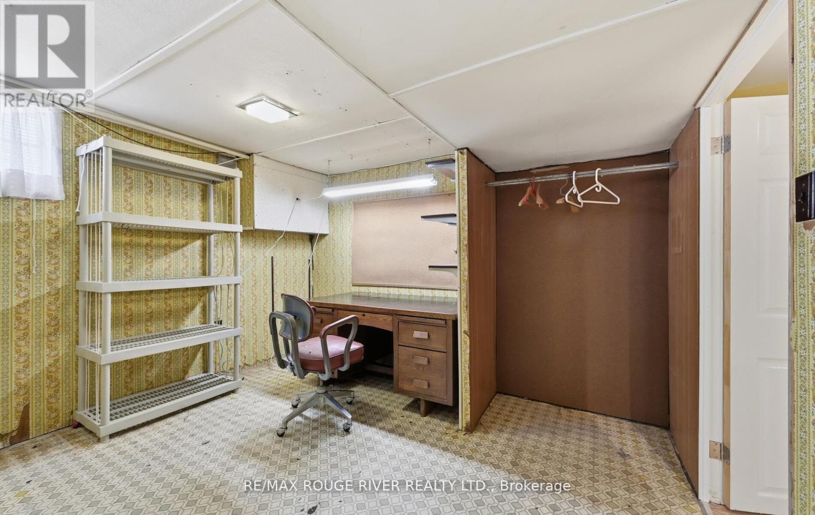 Updated Woburn bungalow with separate side entrance and finished basement on 40 x 100 lot 23