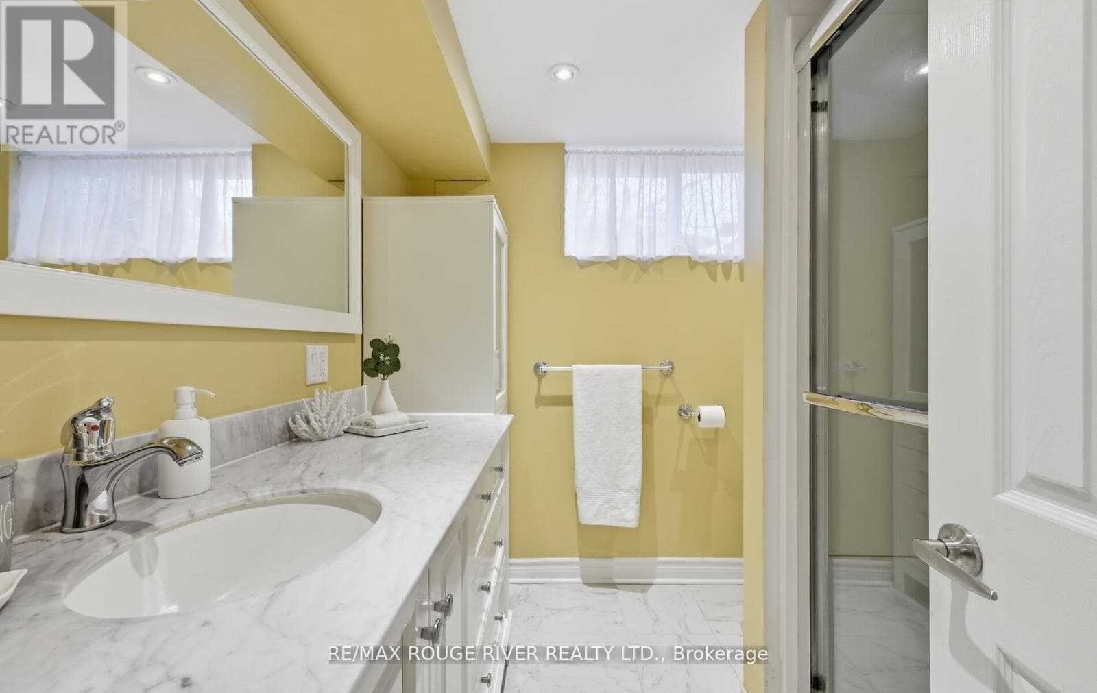 Updated Woburn bungalow with separate side entrance and finished basement on 40 x 100 lot 25