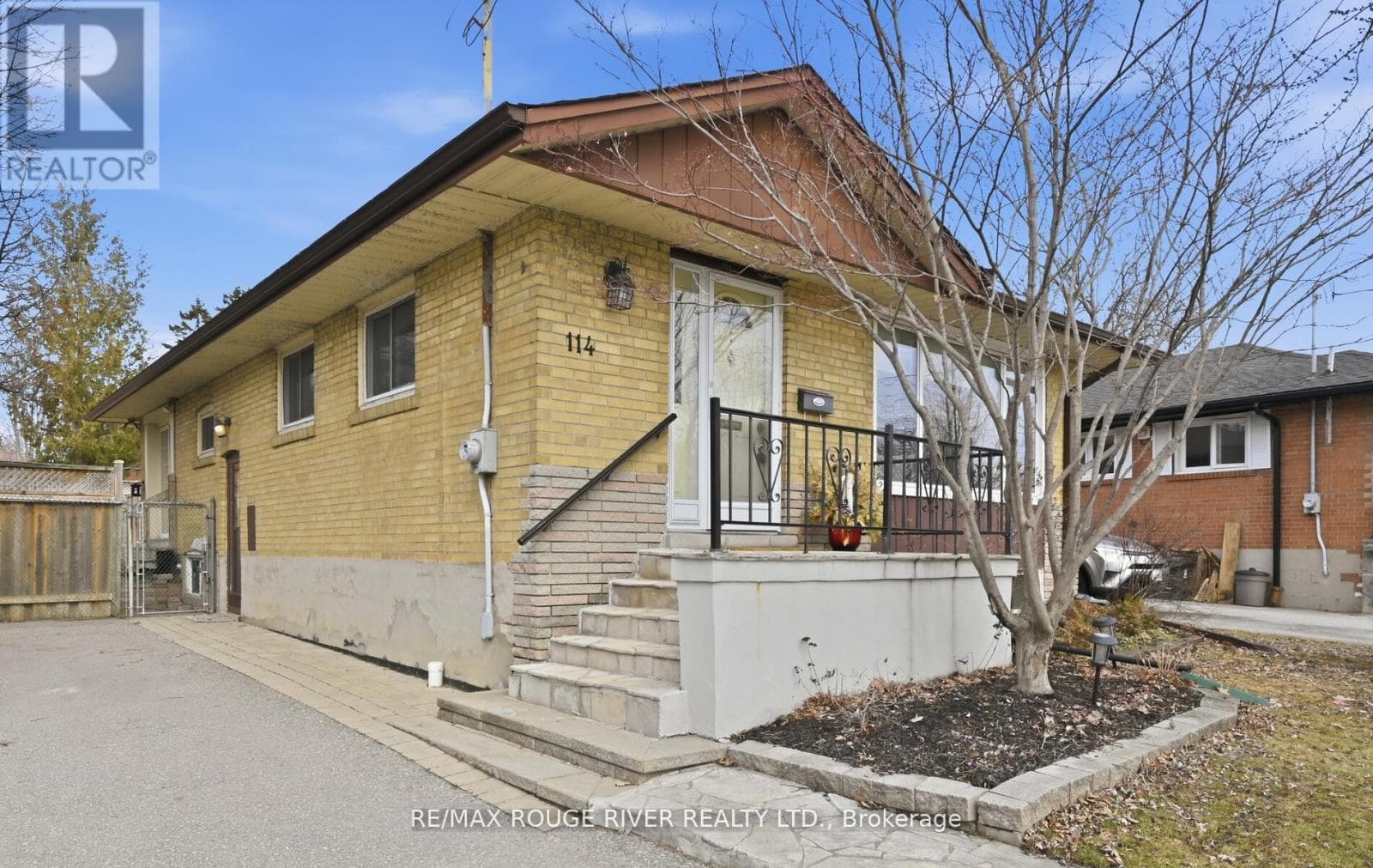 Updated Woburn bungalow with separate side entrance and finished basement on 40 x 100 lot 28