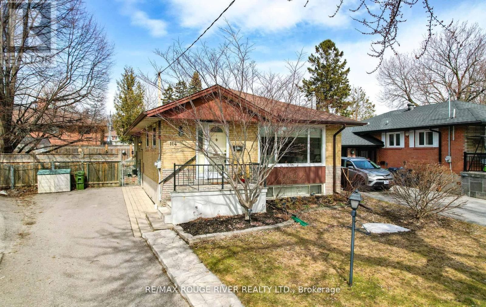Updated Woburn bungalow with separate side entrance and finished basement on 40 x 100 lot 33