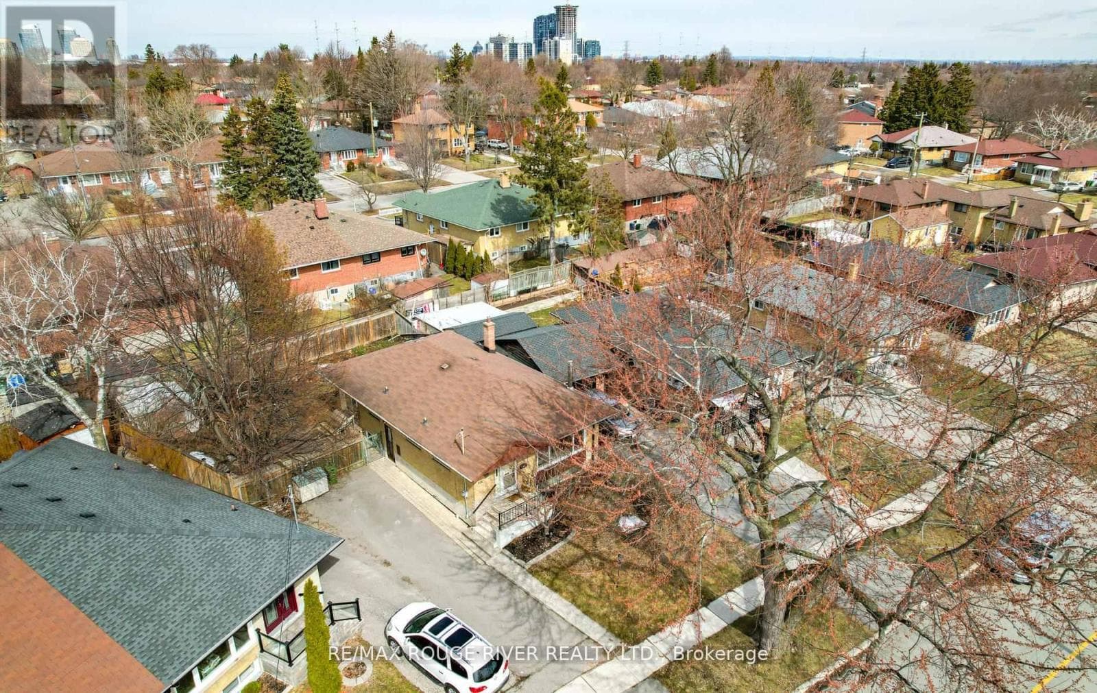Updated Woburn bungalow with separate side entrance and finished basement on 40 x 100 lot 34