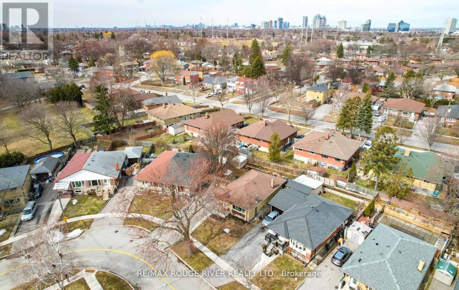 Updated Woburn bungalow with separate side entrance and finished basement on 40 x 100 lot 36