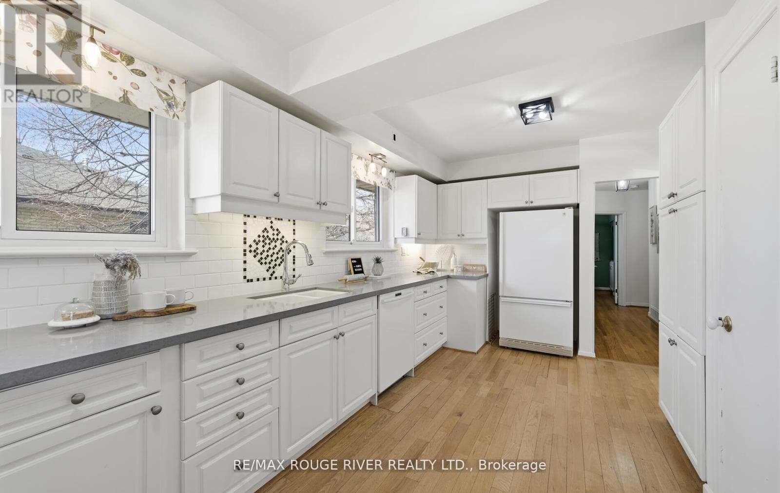 Updated Woburn bungalow with separate side entrance and finished basement on 40 x 100 lot 4