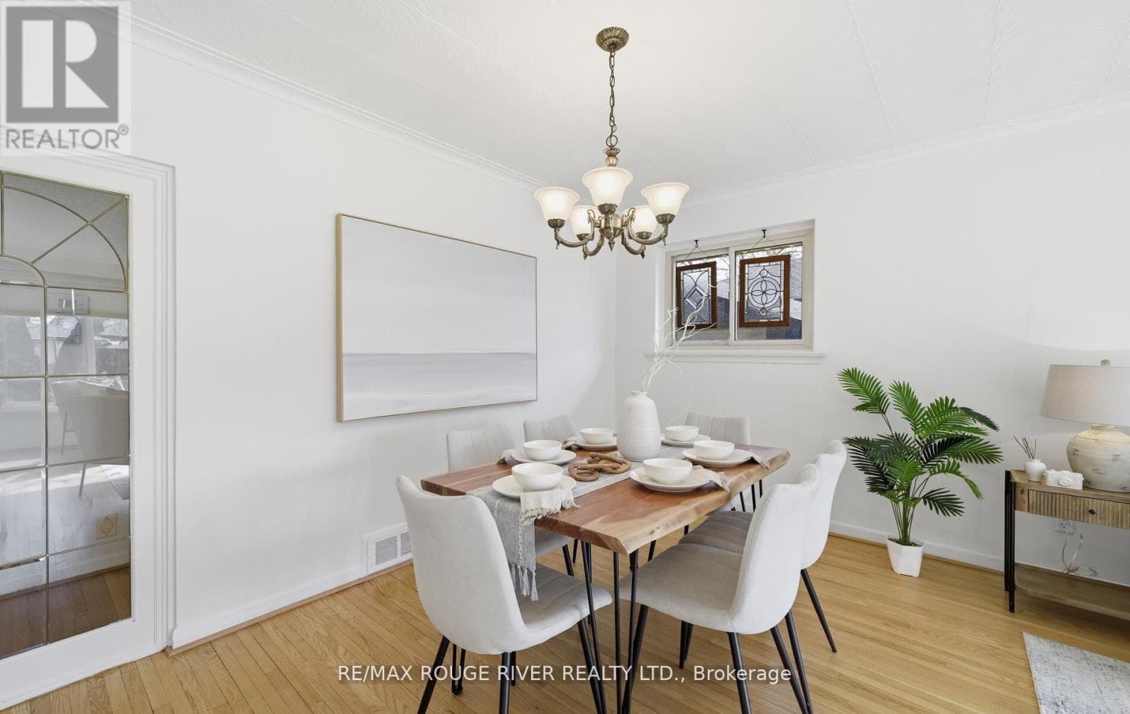 Updated Woburn bungalow with separate side entrance and finished basement on 40 x 100 lot 8