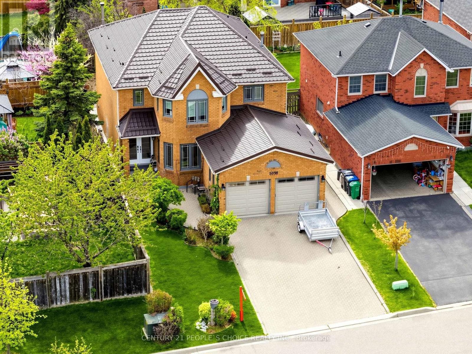 Executive 4-bed detached on cul-de-sac in East Credit with basement apartment and separate entrance