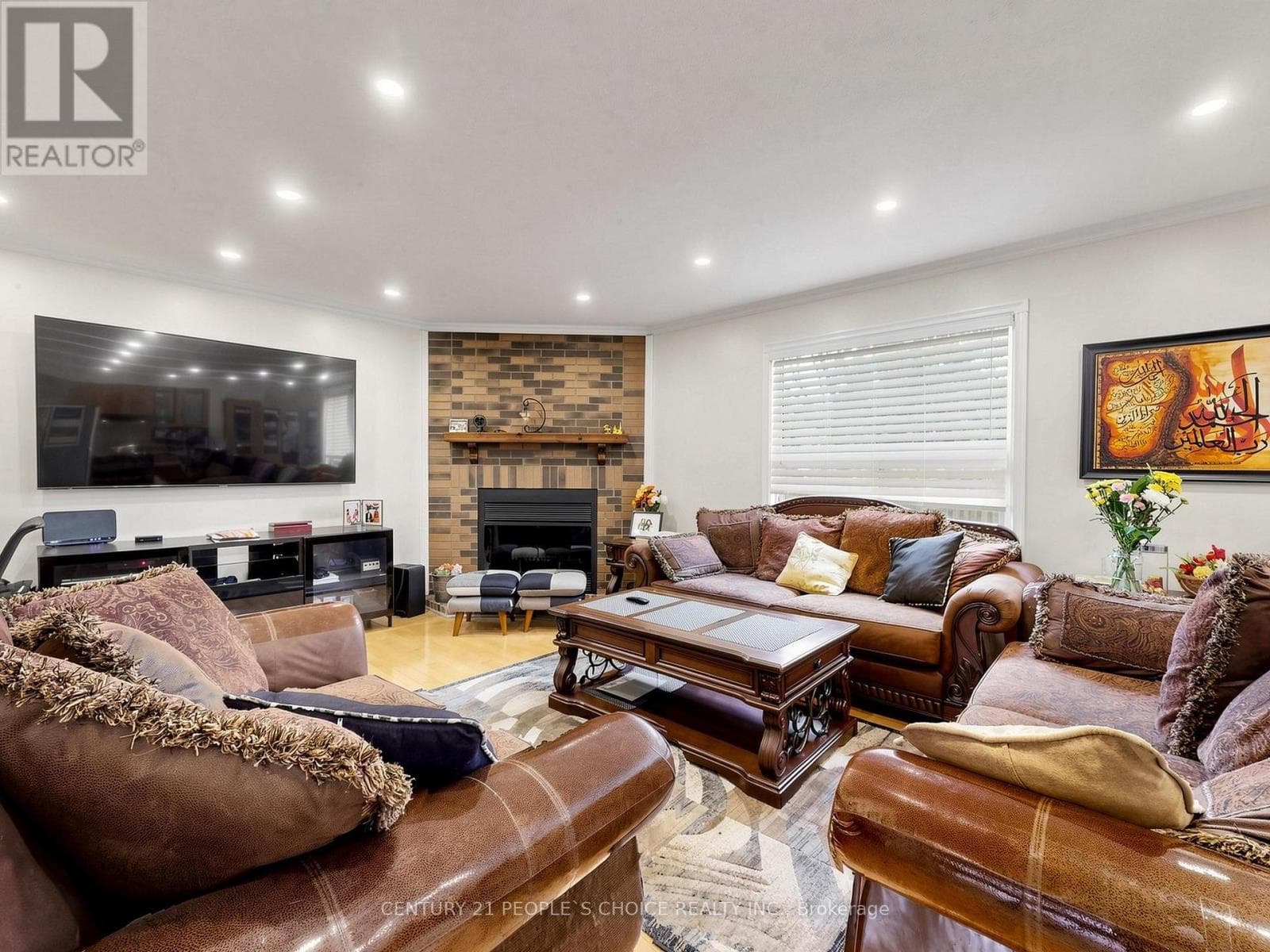East Credit executive detached with separate-entrance basement apartment on a cul-de-sac 14