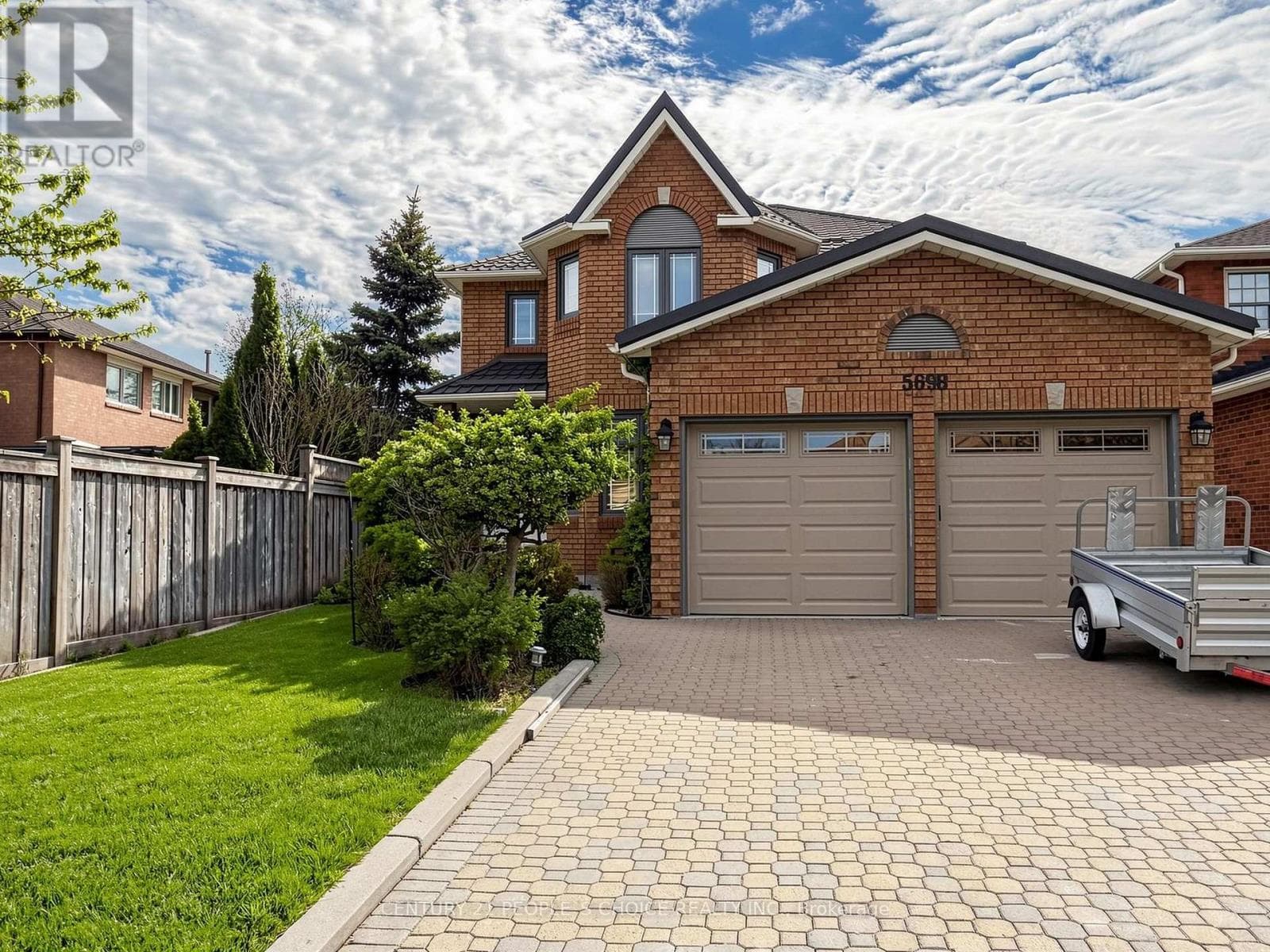 East Credit executive detached with separate-entrance basement apartment on a cul-de-sac 2