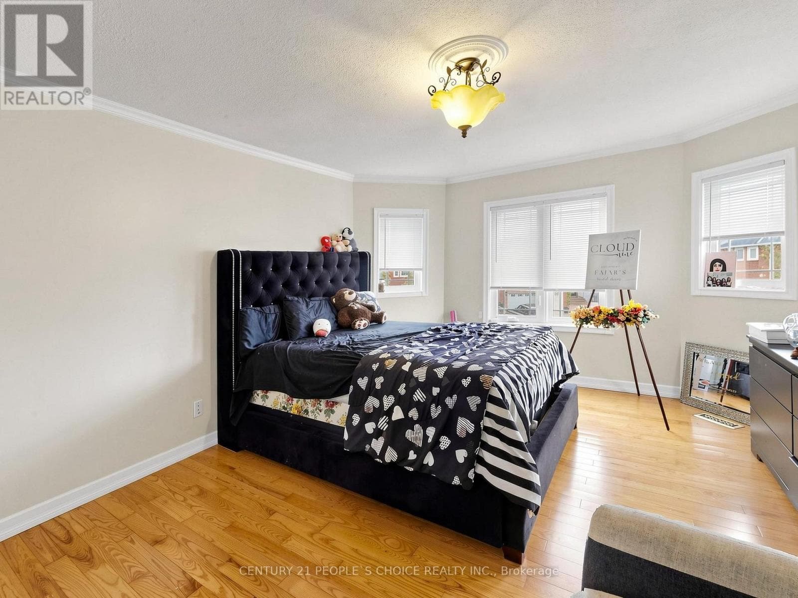East Credit executive detached with separate-entrance basement apartment on a cul-de-sac 25