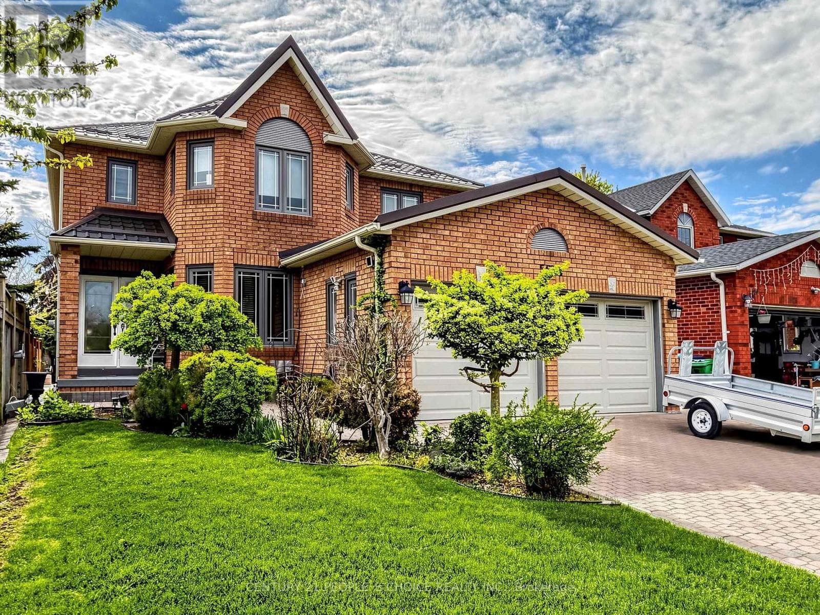 East Credit executive detached with separate-entrance basement apartment on a cul-de-sac 3