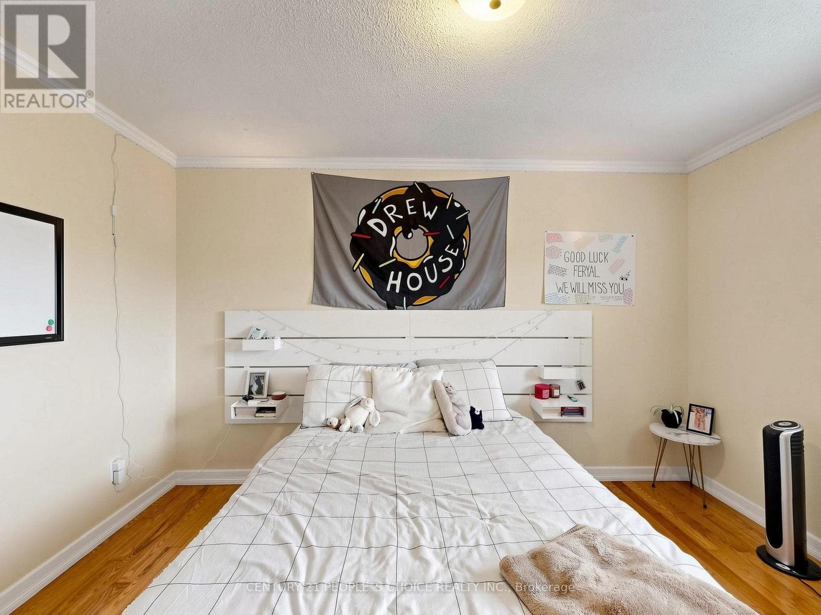 East Credit executive detached with separate-entrance basement apartment on a cul-de-sac 32
