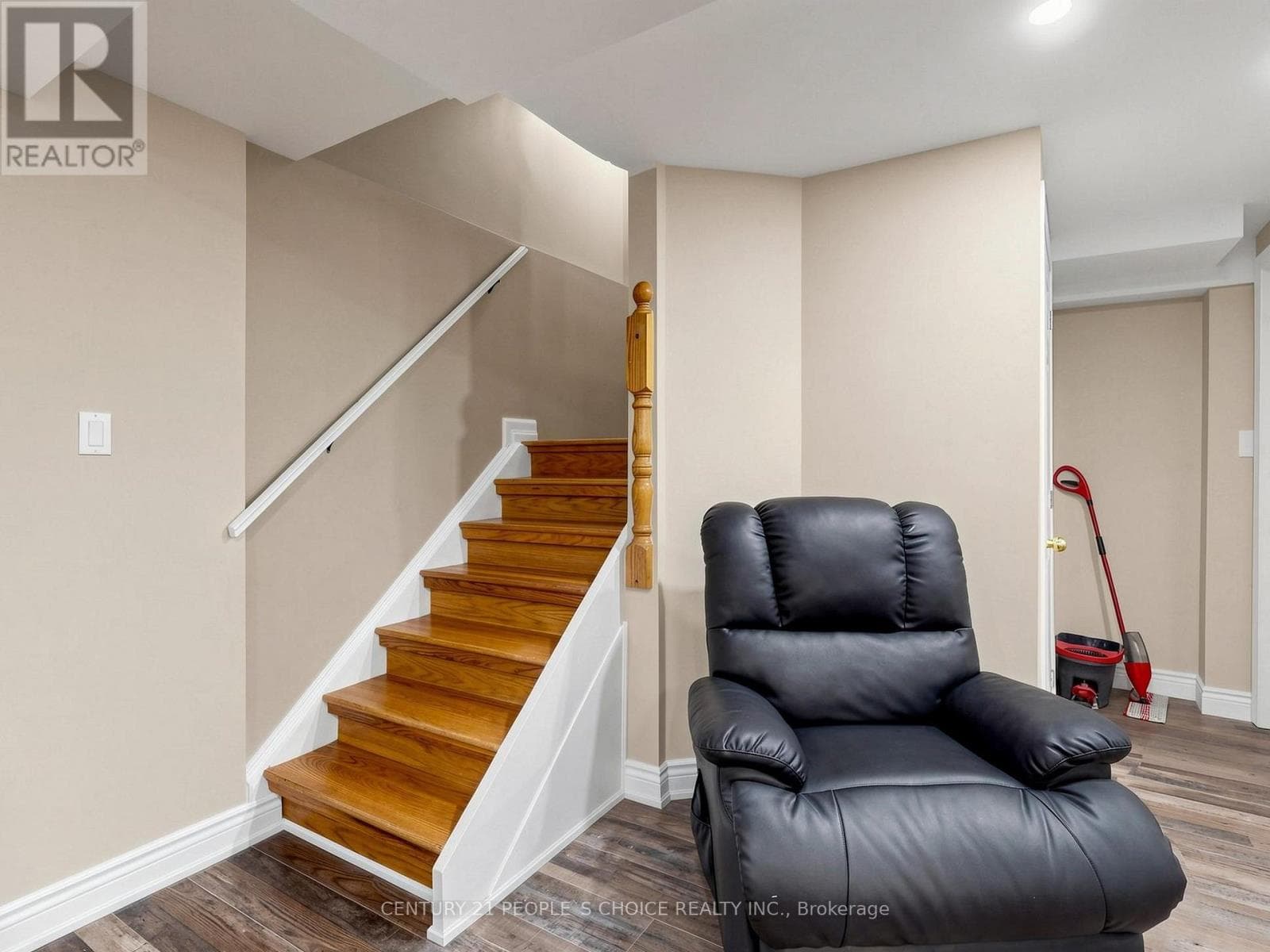 East Credit executive detached with separate-entrance basement apartment on a cul-de-sac 33
