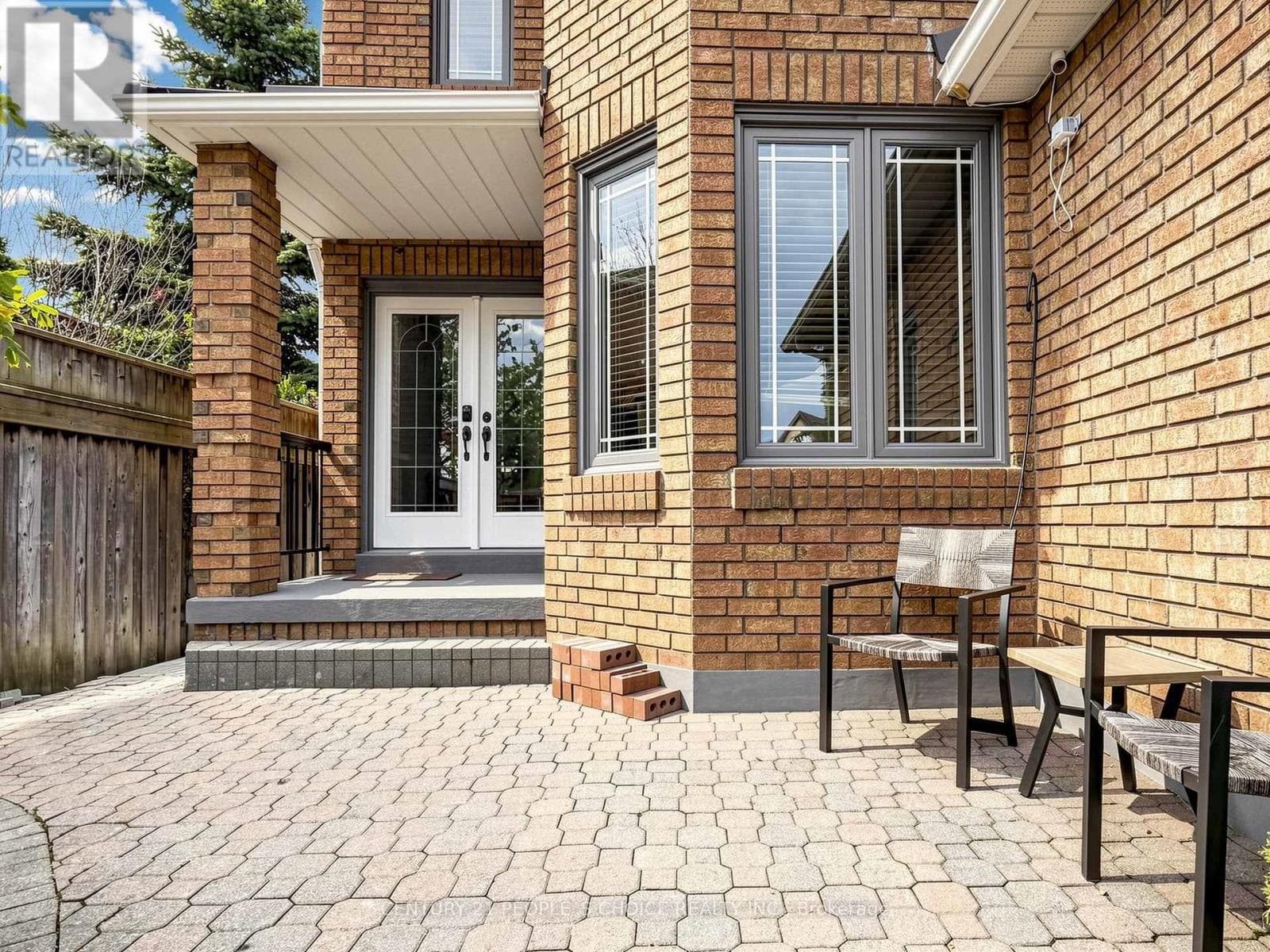 East Credit executive detached with separate-entrance basement apartment on a cul-de-sac 4