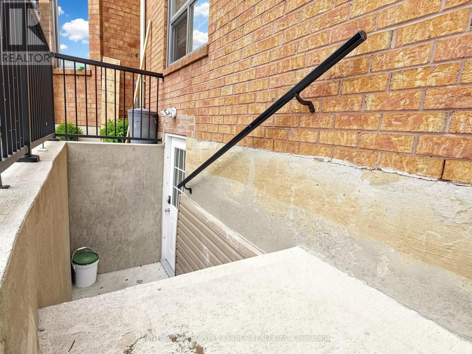 East Credit executive detached with separate-entrance basement apartment on a cul-de-sac 46