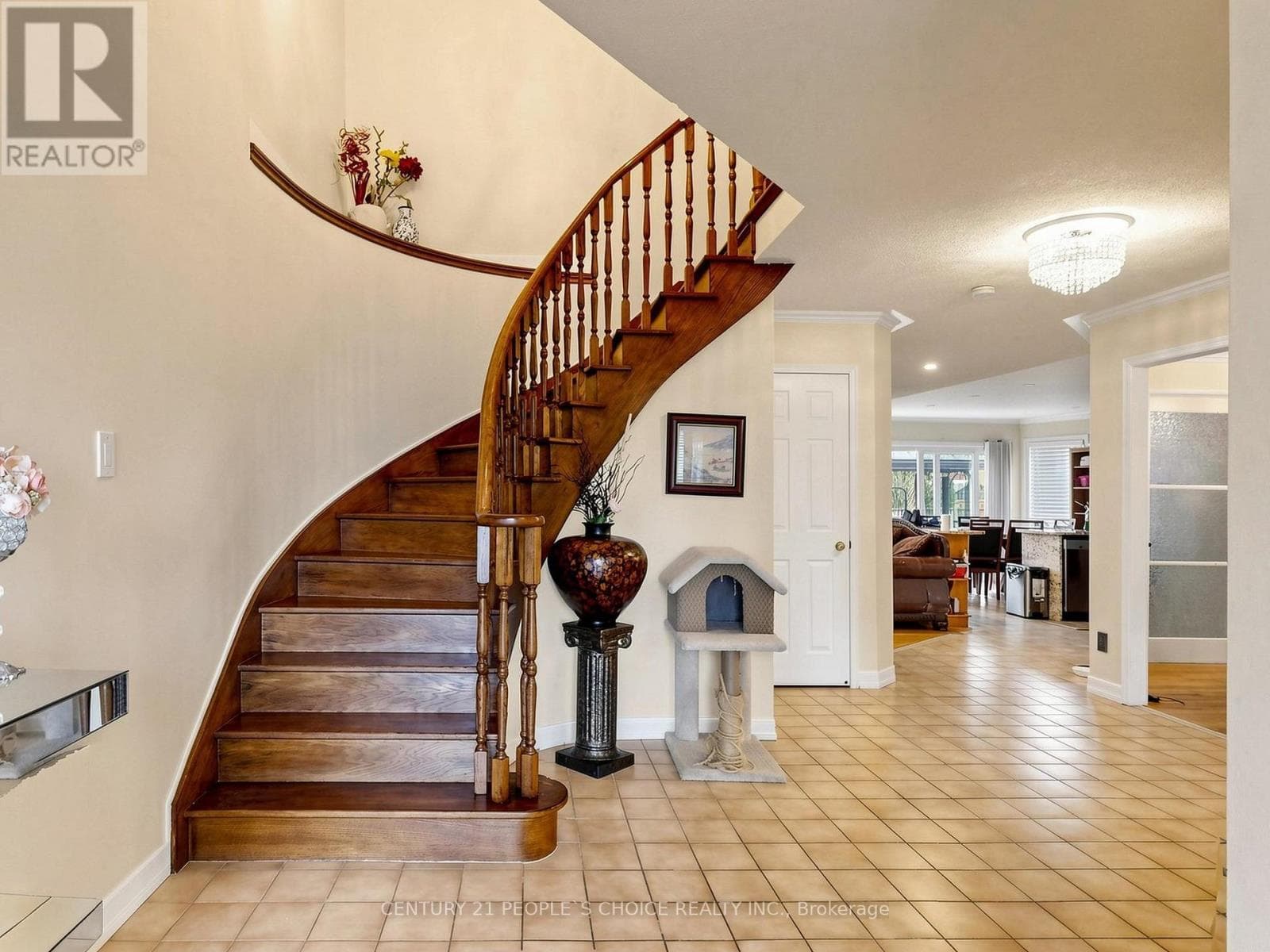 East Credit executive detached with separate-entrance basement apartment on a cul-de-sac 6
